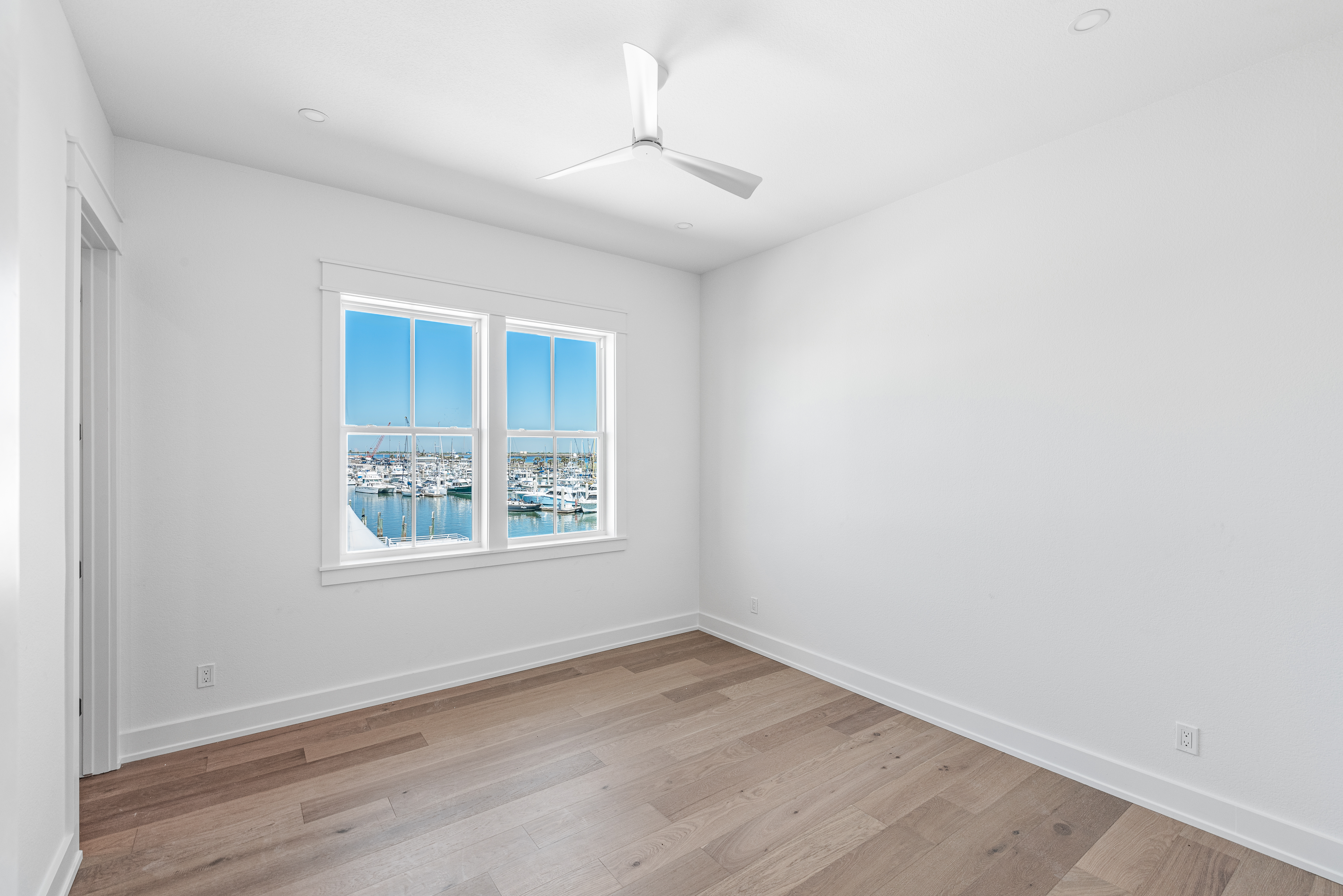  Coastal Luxury with Unmatched Water Views - 物件實景