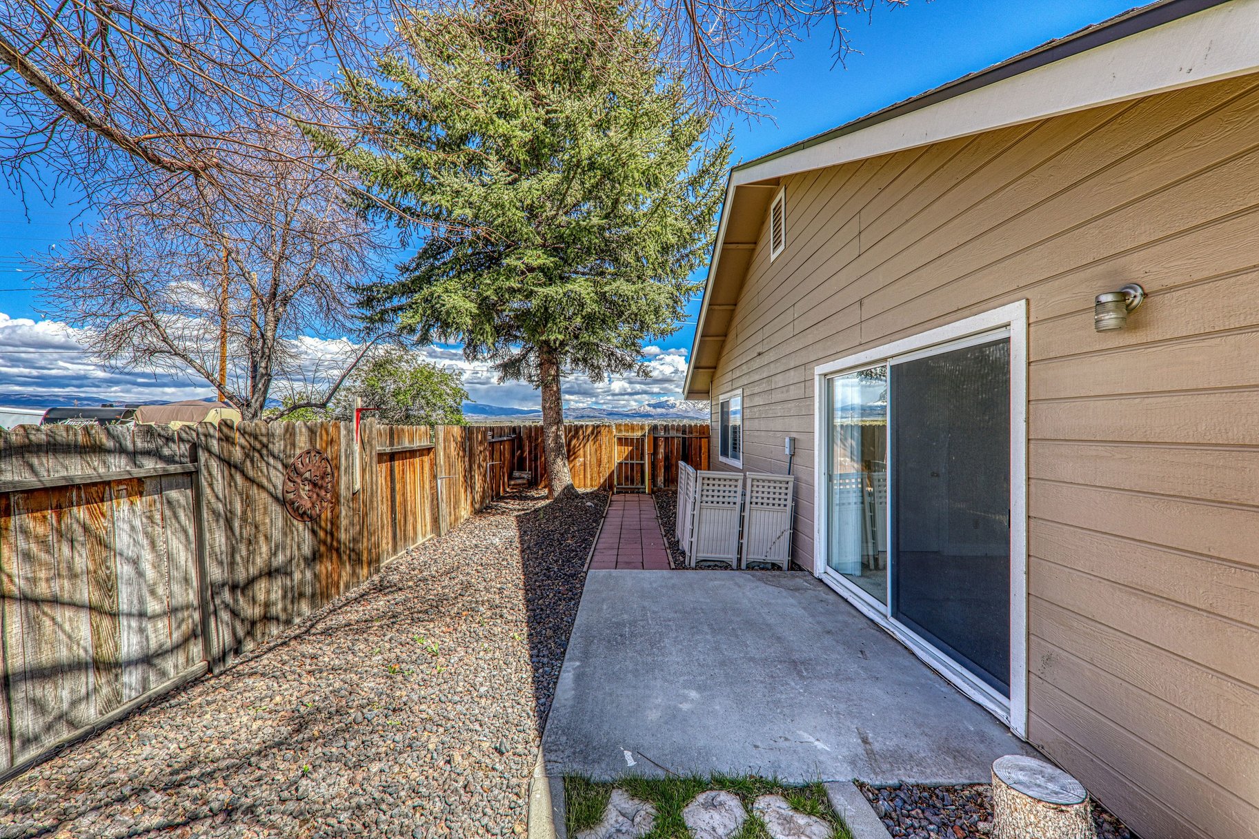  3 Bedrooms, 2 bath, 2 car garage, single level home in Minden NV - 物件實景