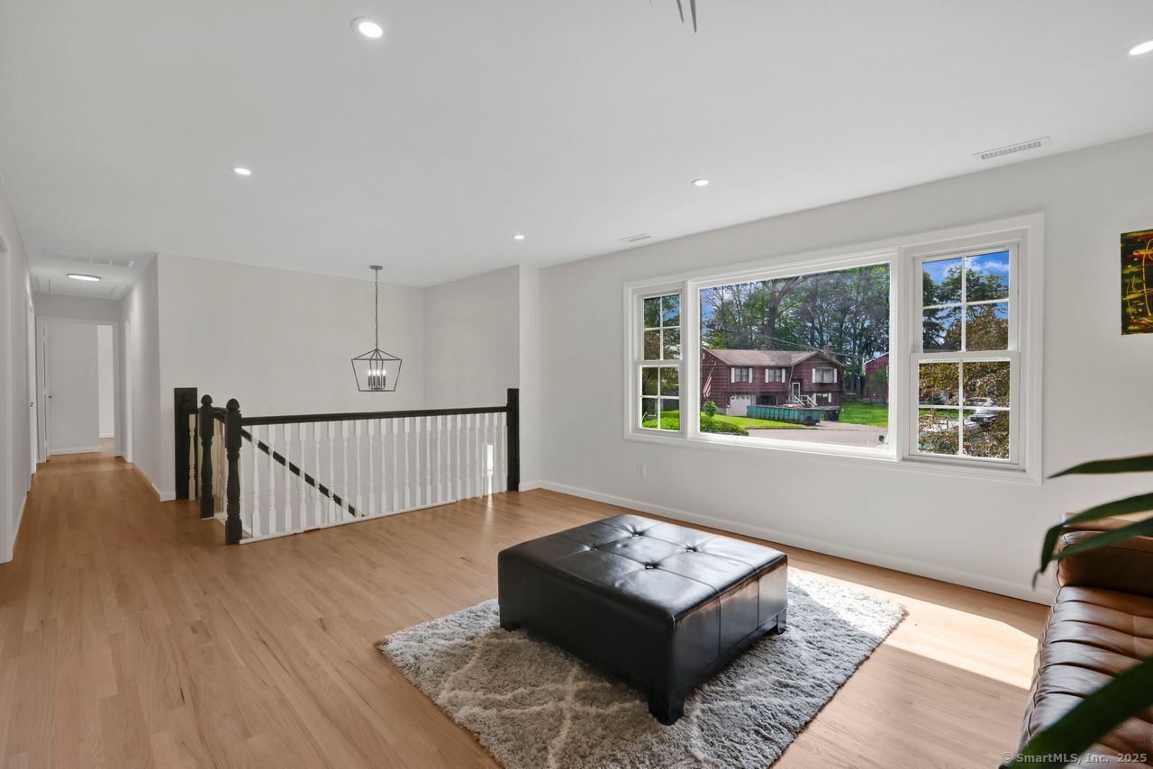 Milford, Connecticut, 06460, United States, 4 Bedrooms Bedrooms, ,3 BathroomsBathrooms,Residential,For Sale,1906885