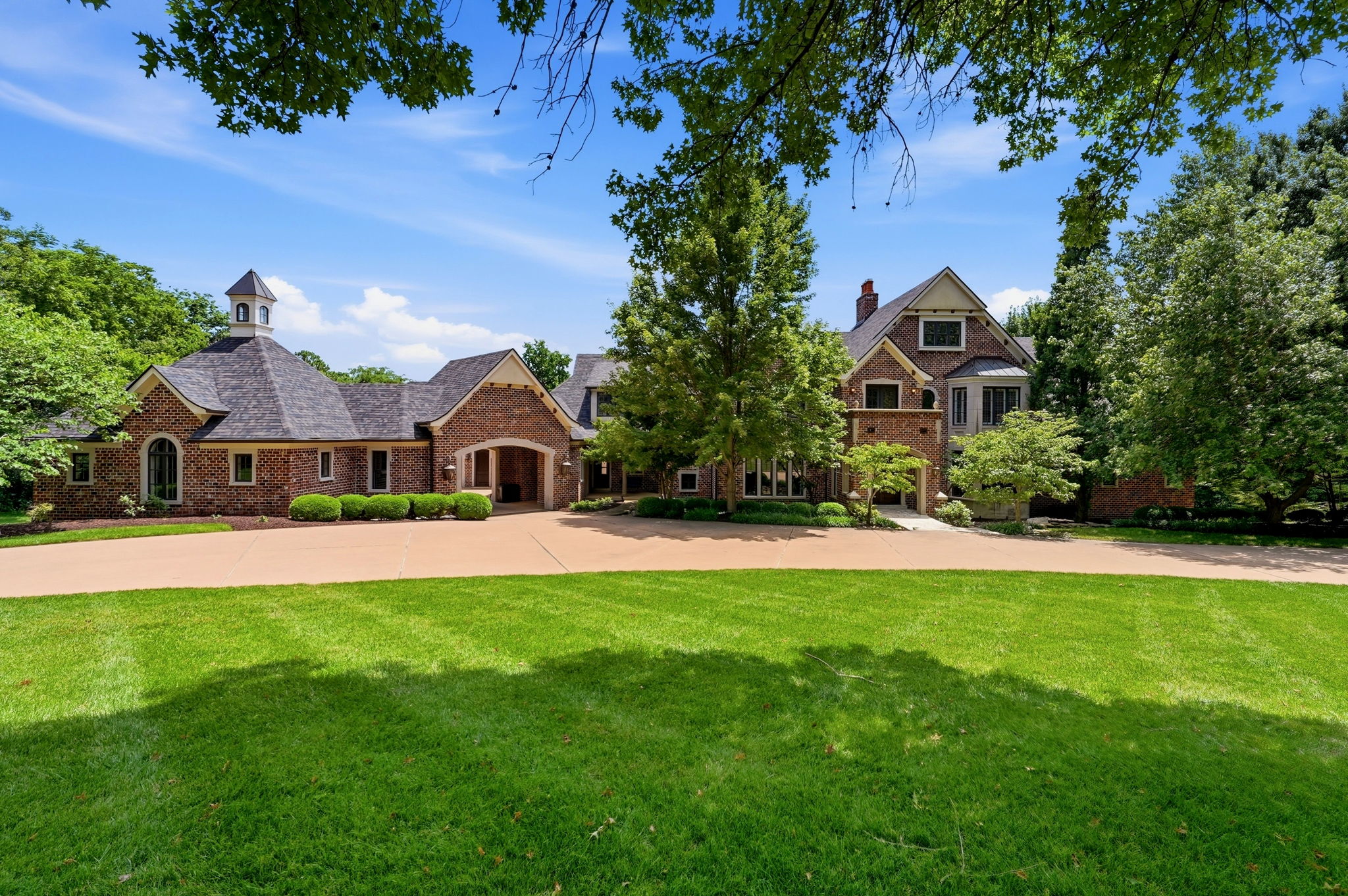 Luxurious Estate in Town & Country: Timeless Elegance Meets Modern Amenities - 物件實景