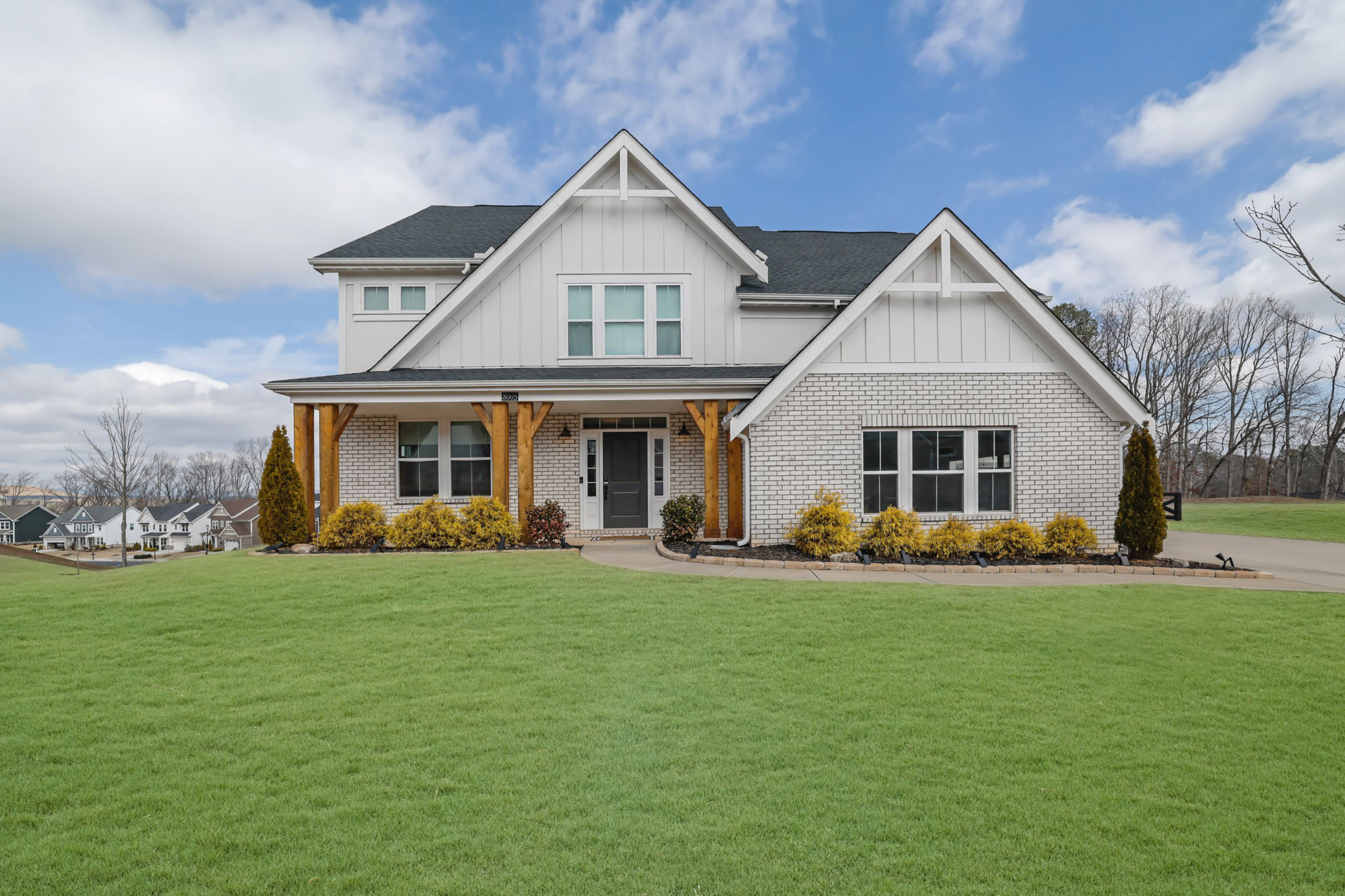  Stunning White Brick Modern Farmhouse Blends Timeless Charm with Elevated Design - 物件實景