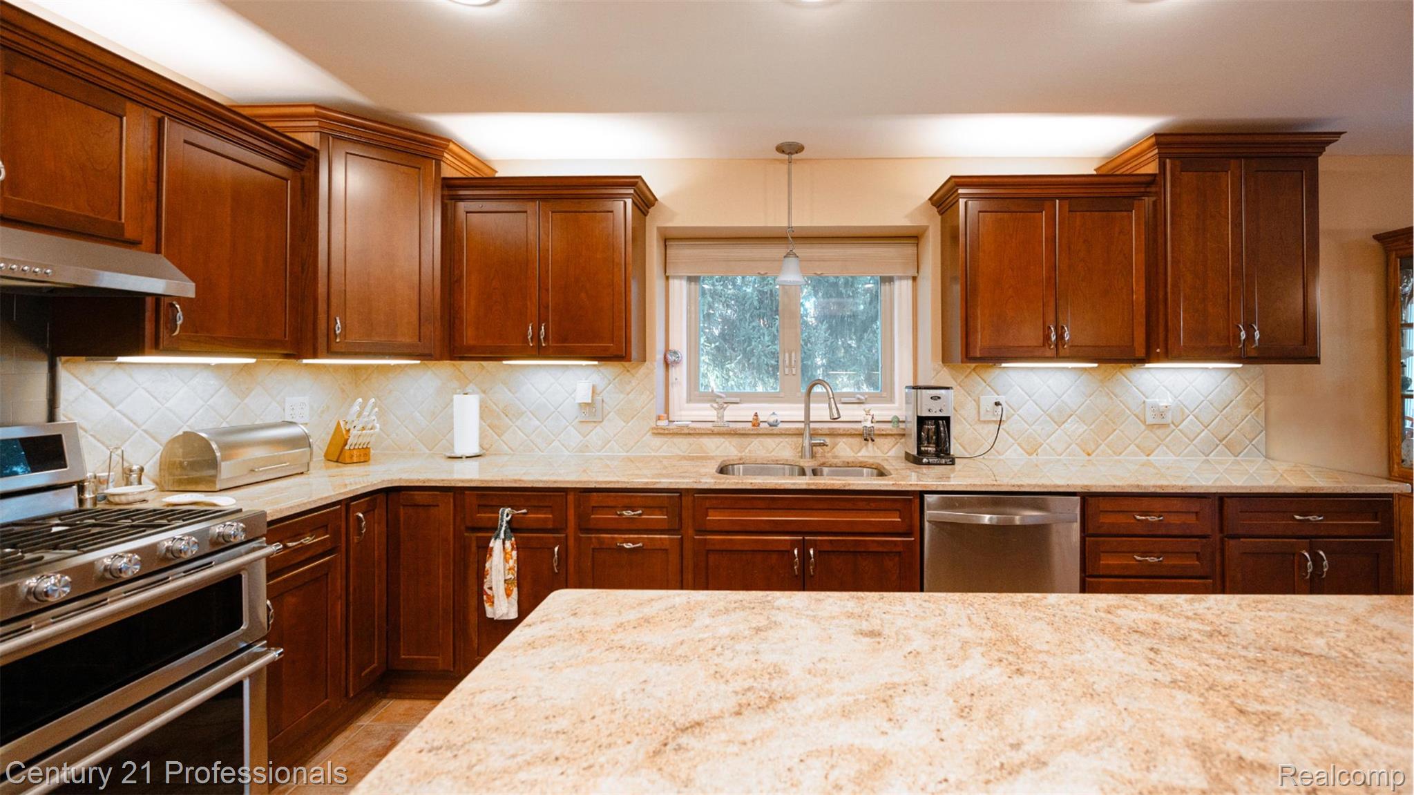 RochesterHills, Michigan, 48309, United States, 4 Bedrooms Bedrooms, ,4 BathroomsBathrooms,Residential,For Sale,1980404