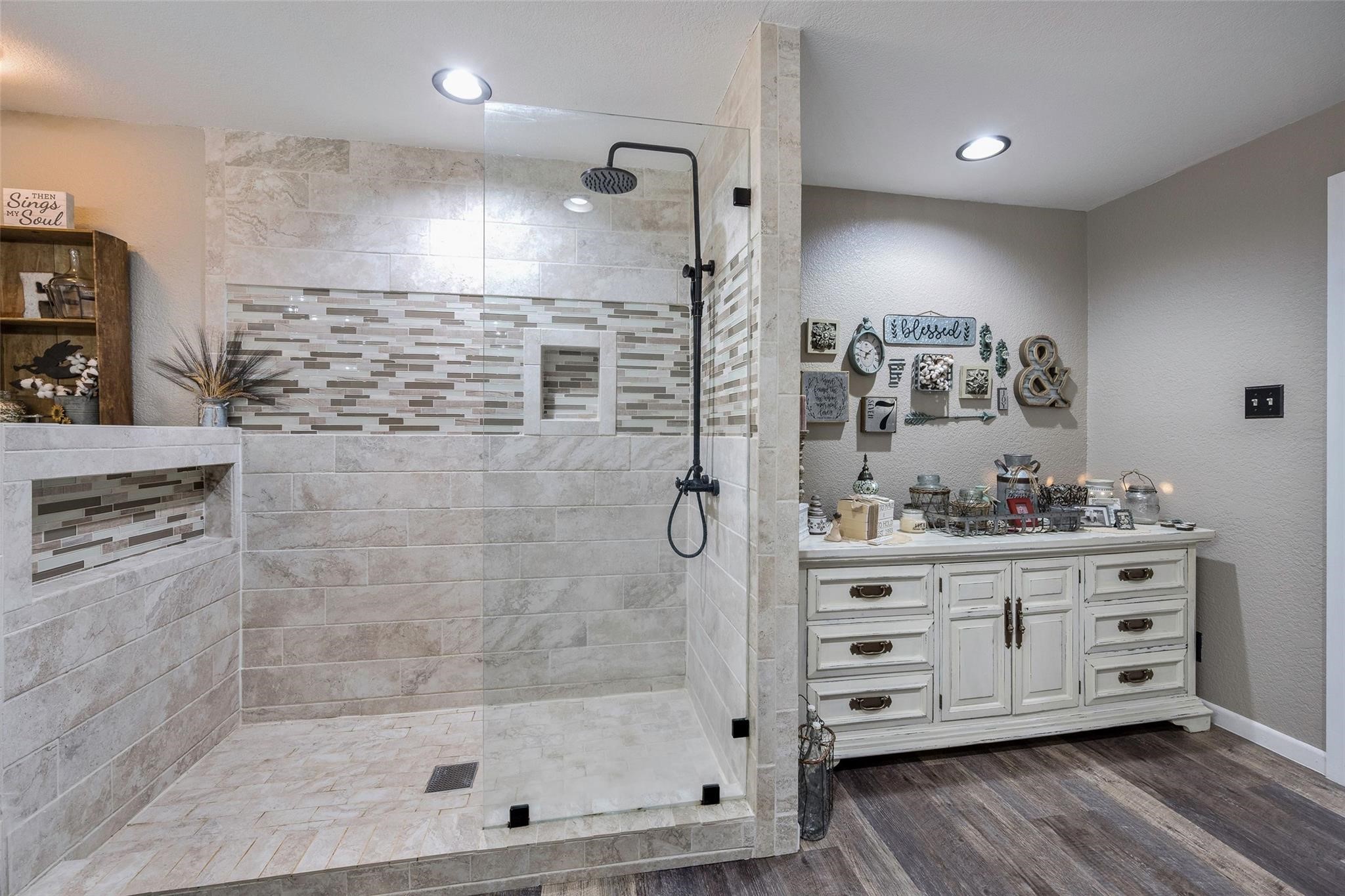 Quitman, Texas, 75783, United States, 5 Bedrooms Bedrooms, ,2 BathroomsBathrooms,Residential,For Sale,1723436