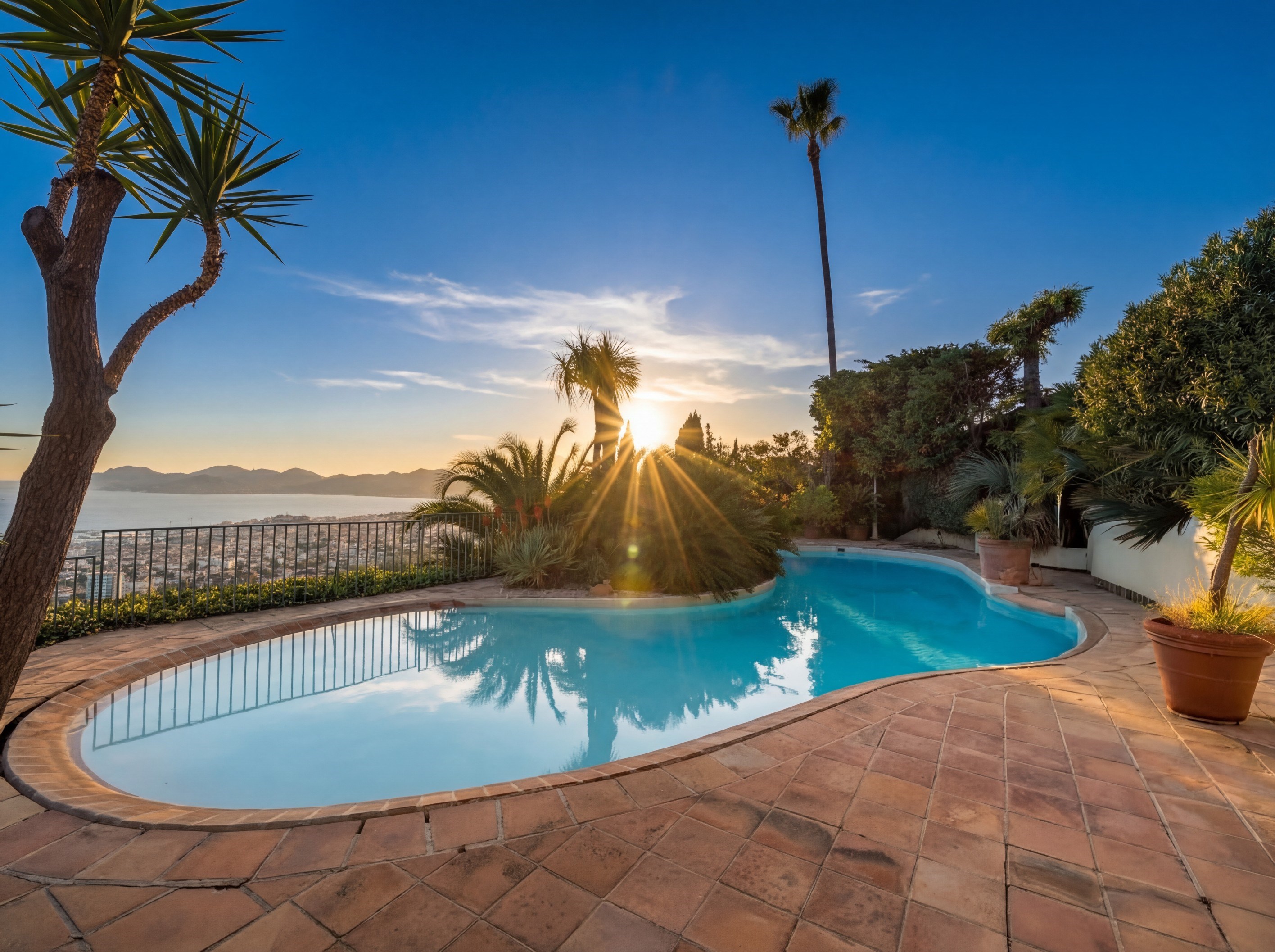  Cannes villa with panoramic sea views over the Bay and Lérins Islands in secure… - 物件實景