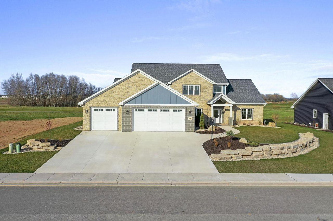 WRIGHTSTOWN, Wisconsin, 54180, United States, 4 Bedrooms Bedrooms, ,3 BathroomsBathrooms,Residential,For Sale,1721117
