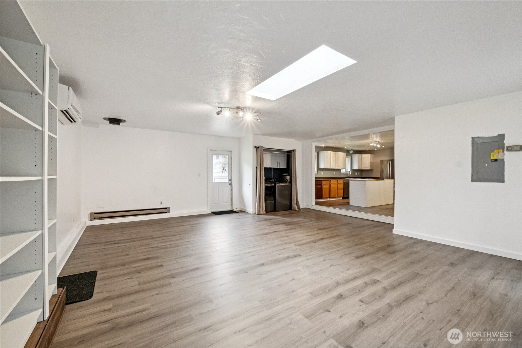 Bothell, Washington, 98021, United States, 3 Bedrooms Bedrooms, ,1 BathroomBathrooms,Residential,For Sale,2009966