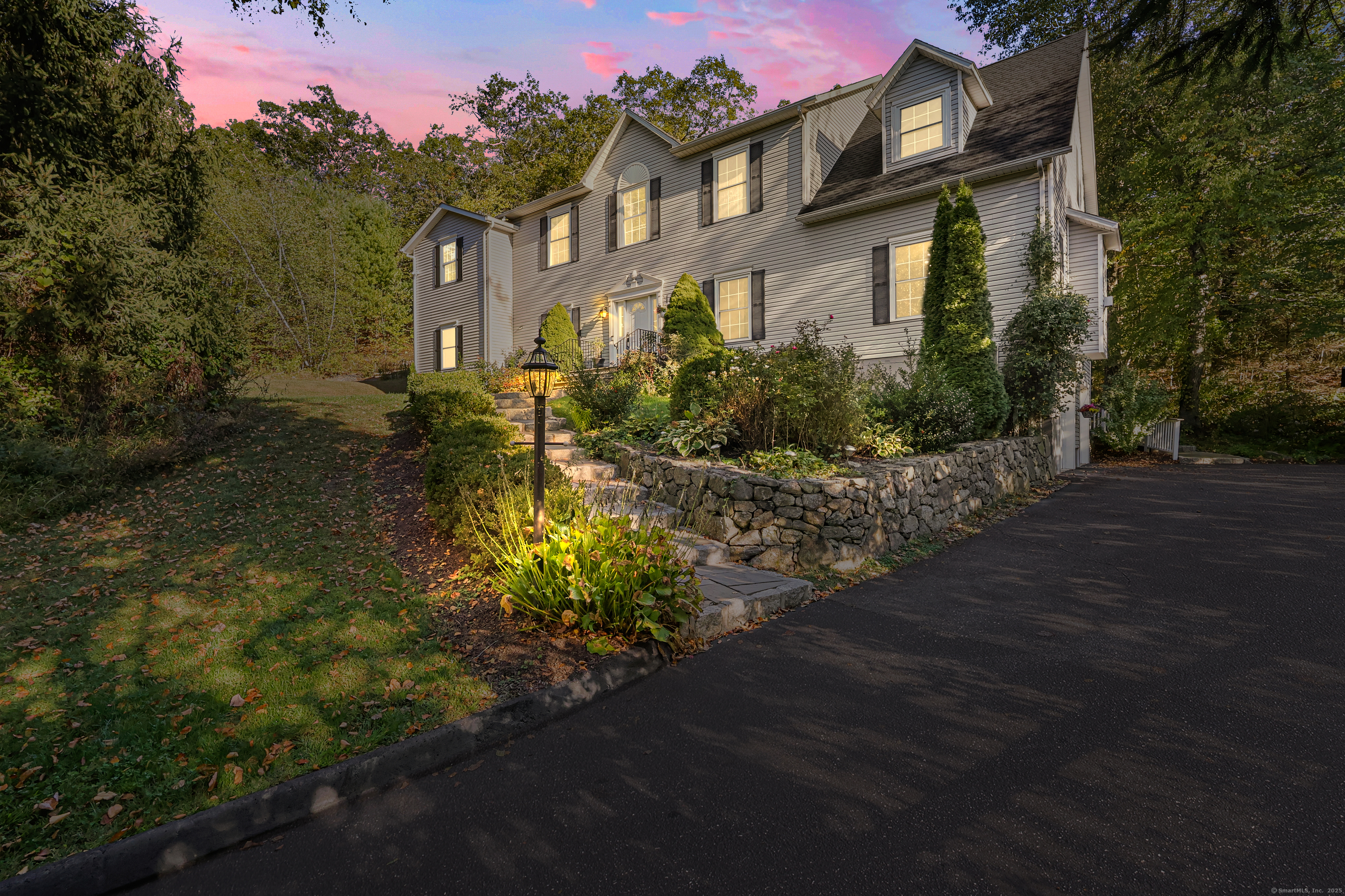 Newtown, Connecticut, 06470, United States, 5 Bedrooms Bedrooms, ,5 BathroomsBathrooms,Residential,For Sale,1960468