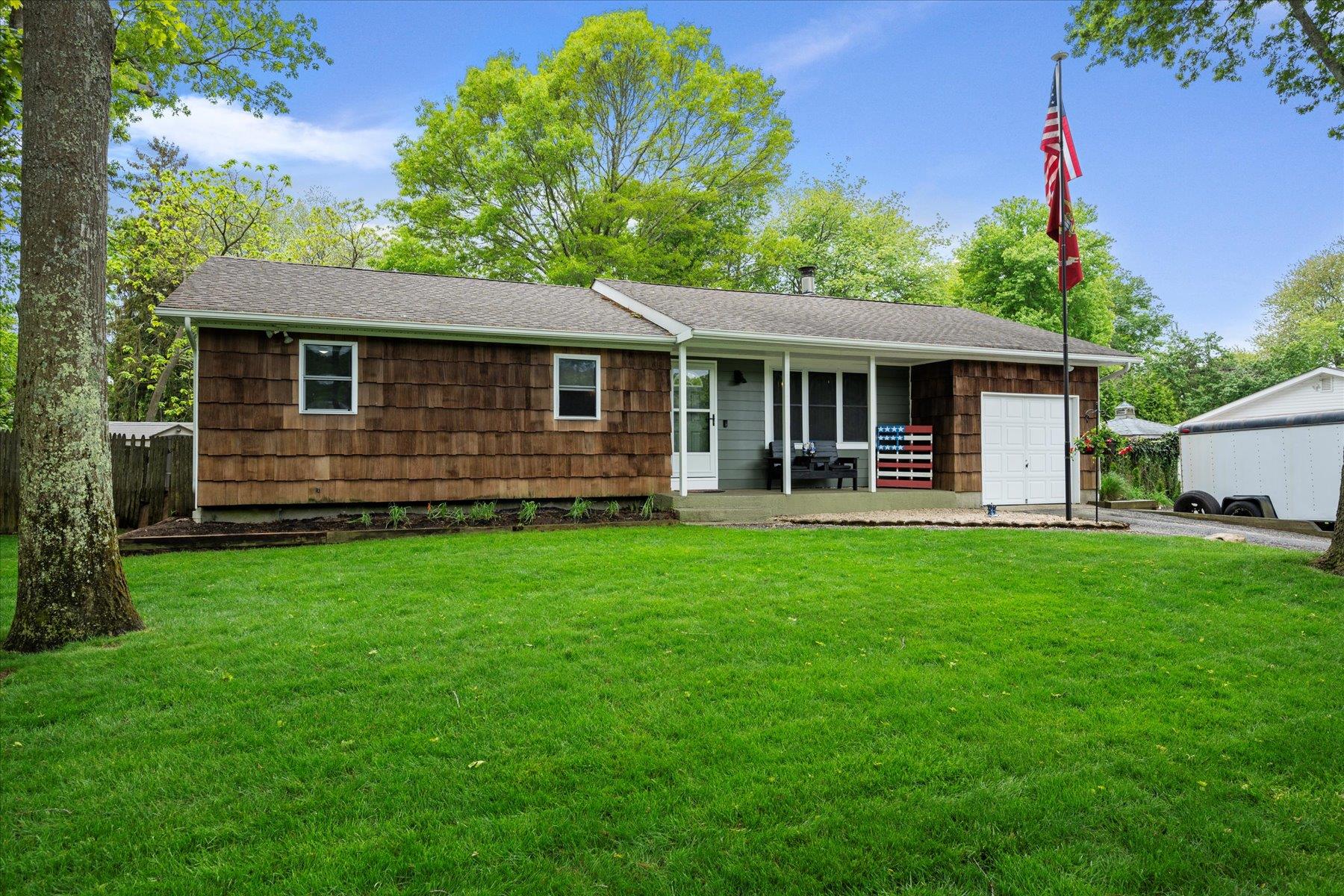East Moriches, New York, 11940, United States, 3 Bedrooms Bedrooms, ,1 BathroomBathrooms,Residential,For Sale,1837952