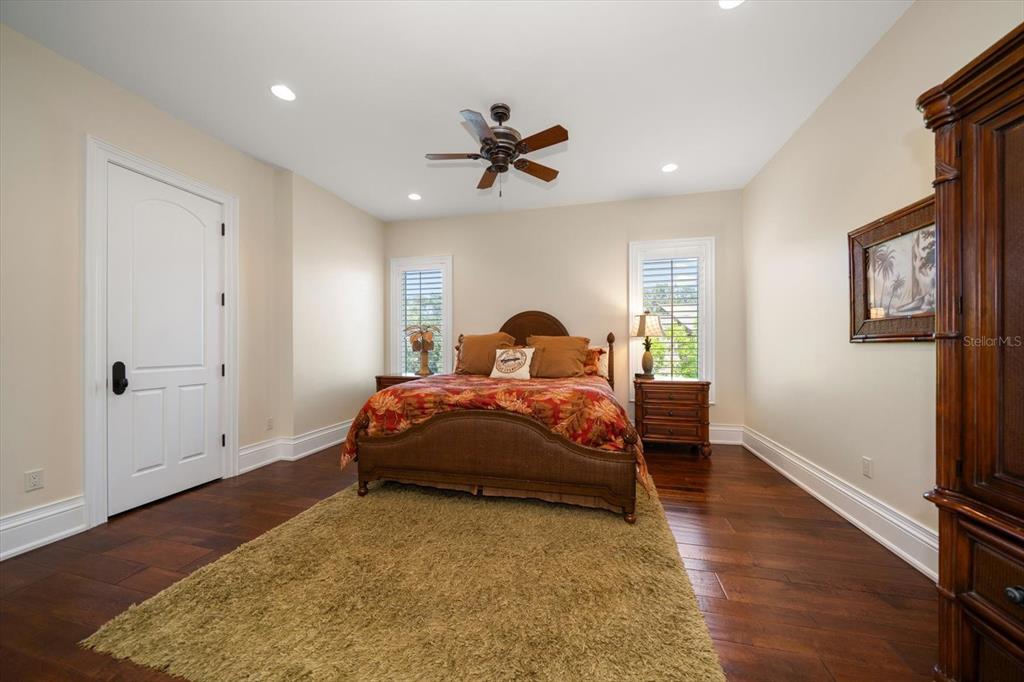 Largo, Florida, 33774, United States, 5 Bedrooms Bedrooms, ,7 BathroomsBathrooms,Residential,For Sale,1876225