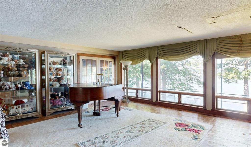 Lake Isabella, Michigan, 48893, United States, 3 Bedrooms Bedrooms, ,6 BathroomsBathrooms,Residential,For Sale,1903716