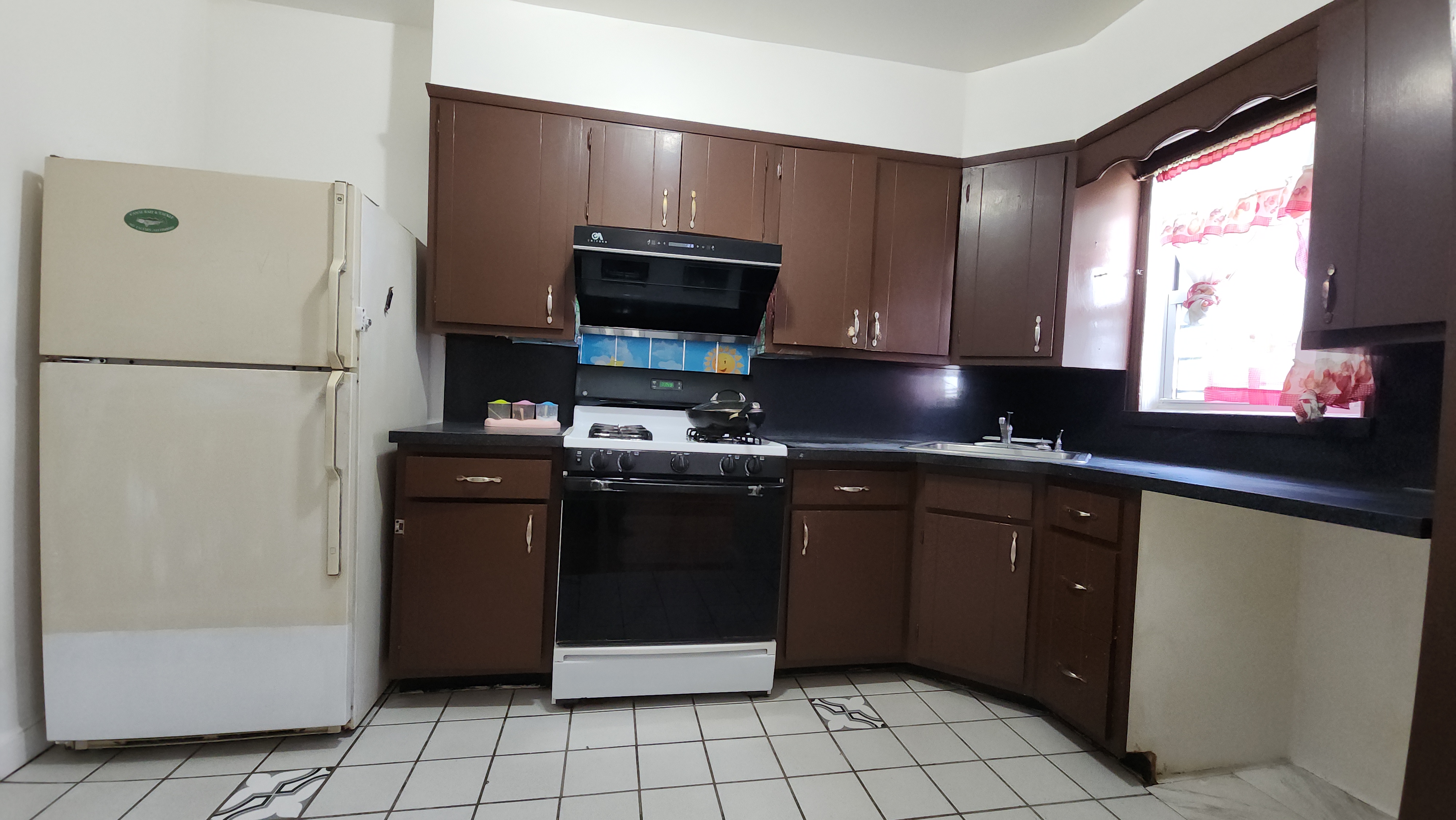 Elmhurst, New York, 11373, United States, 5 Bedrooms Bedrooms, ,2 BathroomsBathrooms,Residential,For Sale,1943620