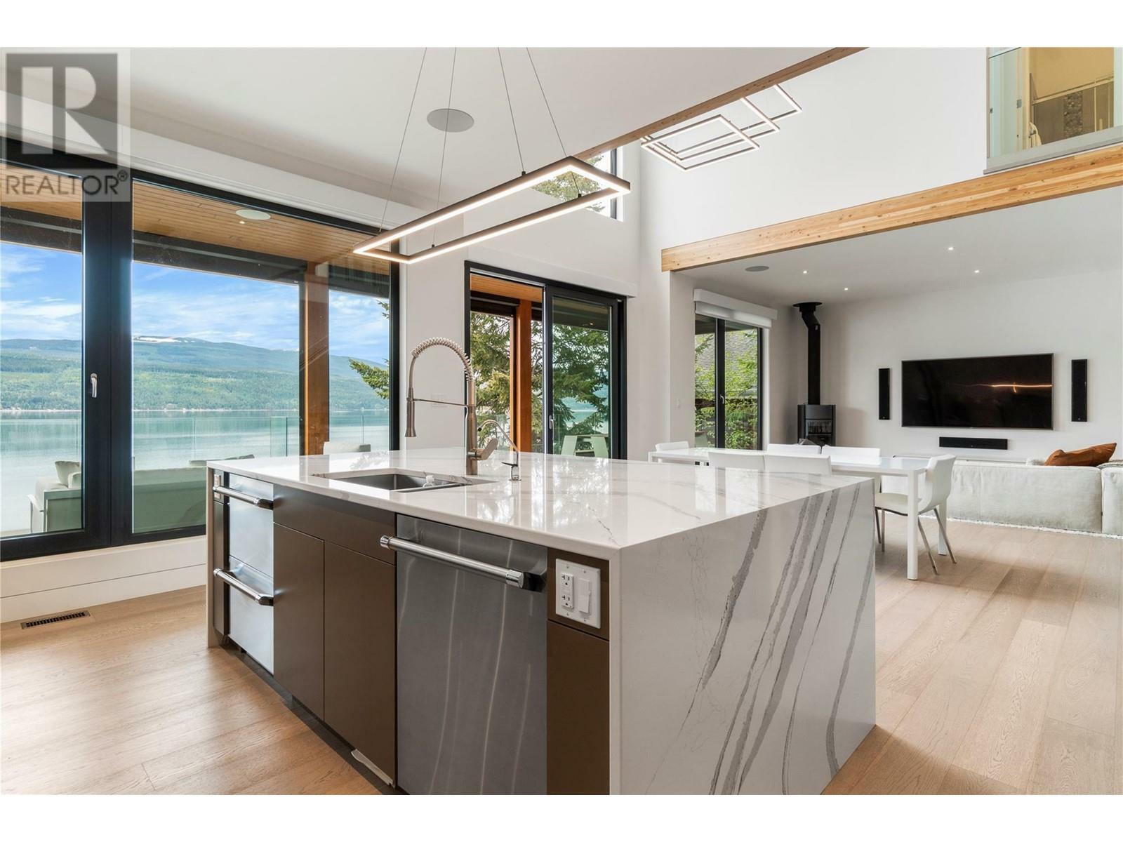 ANGLEMONT, British Columbia, V0E 1M8, CA, 5 Bedrooms Bedrooms, ,3 BathroomsBathrooms,Residential,For Sale,1836909