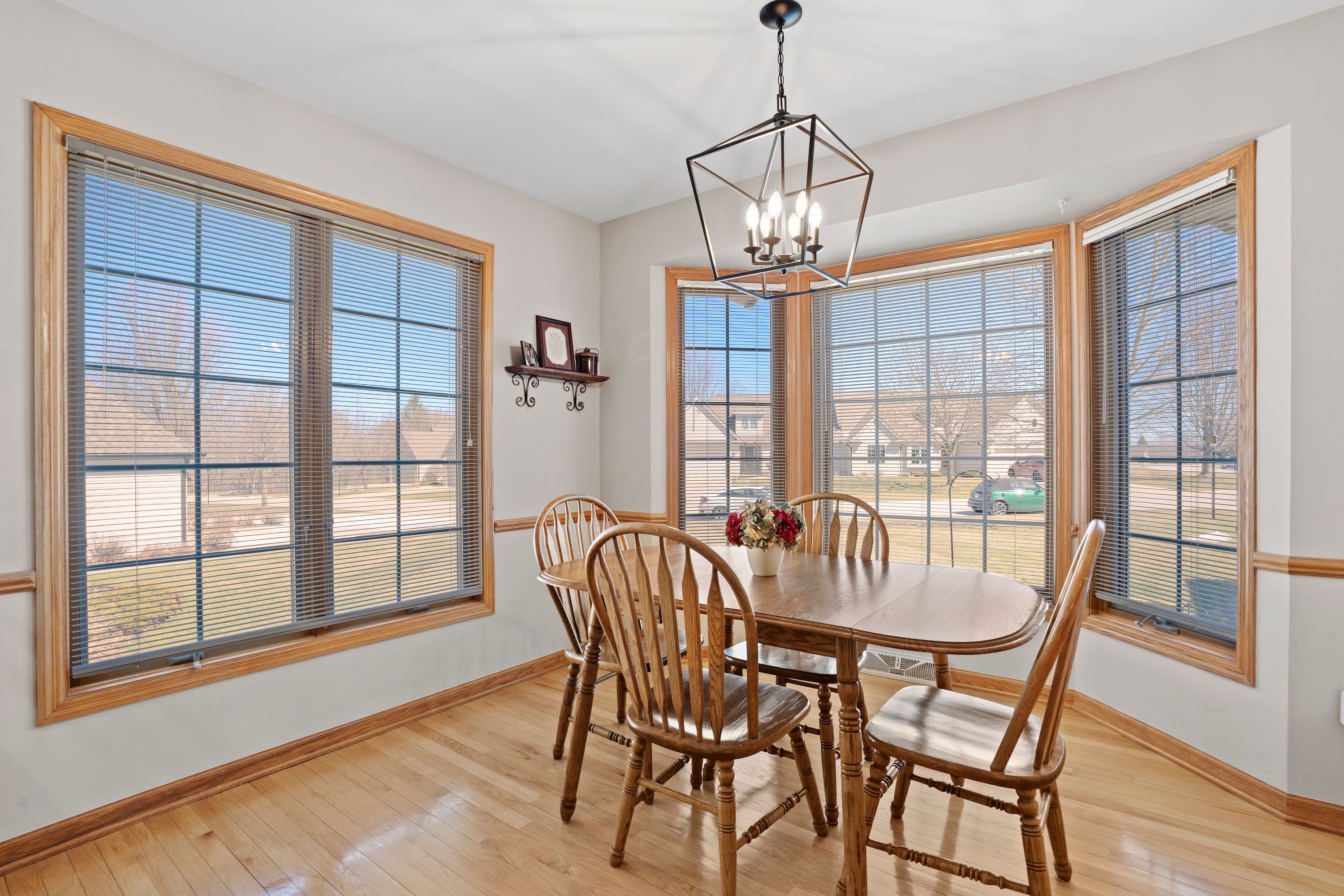  Spacious Side-by-Side Condo in Brookfield - 物件實景