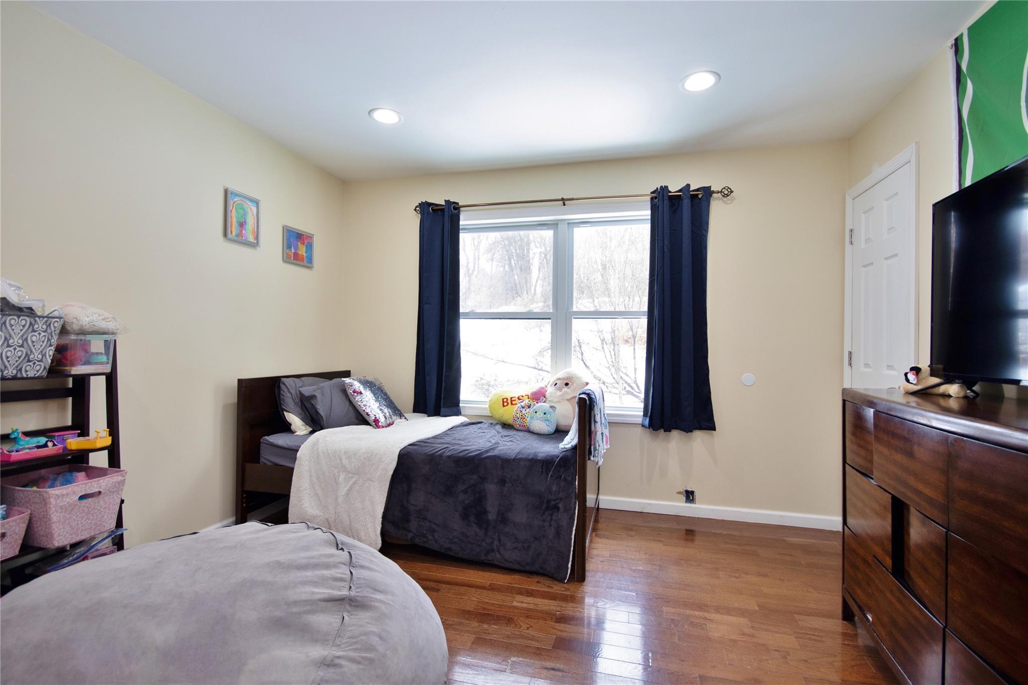 Garnerville, New York, 10923, United States, 5 Bedrooms Bedrooms, ,2 BathroomsBathrooms,Residential,For Sale,1927826