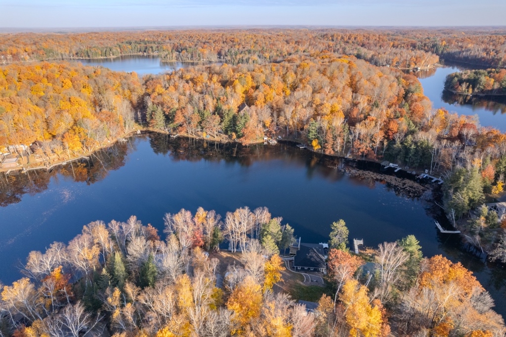 Gleason, Wisconsin, 54435, United States, 4 Bedrooms Bedrooms, ,3 BathroomsBathrooms,Residential,For Sale,1998111