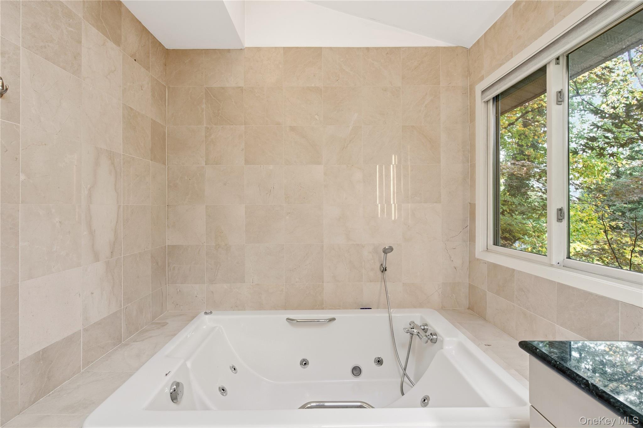 12 Sandy Hollow Road, Northport, NY, 11768 - 物件實景