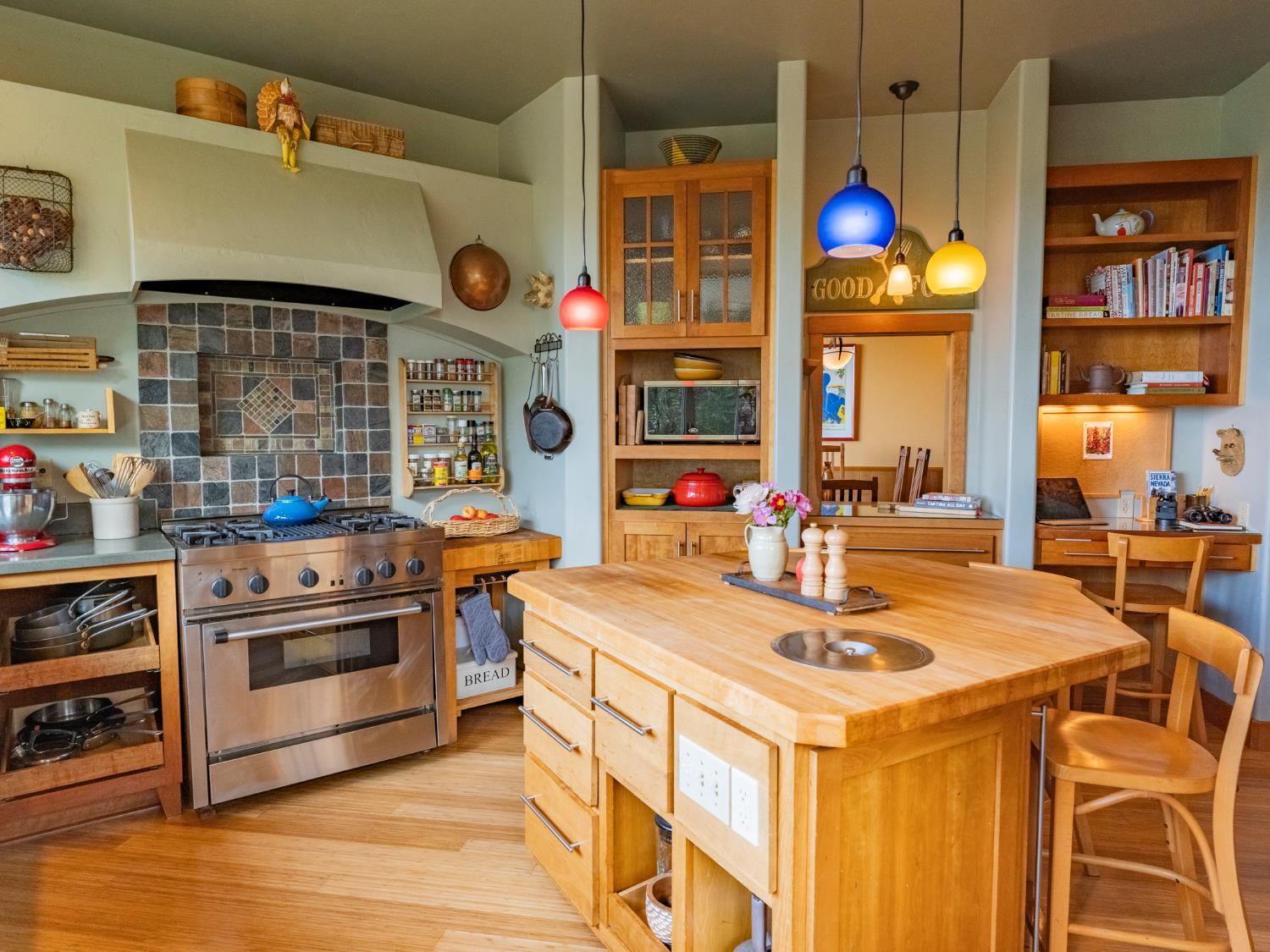 Nevada City, California, 95959, United States, 3 Bedrooms Bedrooms, ,3 BathroomsBathrooms,Residential,For Sale,1987910