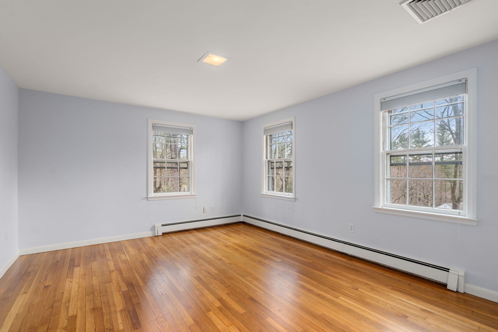 Weston, Massachusetts, 02493, United States, 4 Bedrooms Bedrooms, ,4 BathroomsBathrooms,Residential,For Sale,1947070