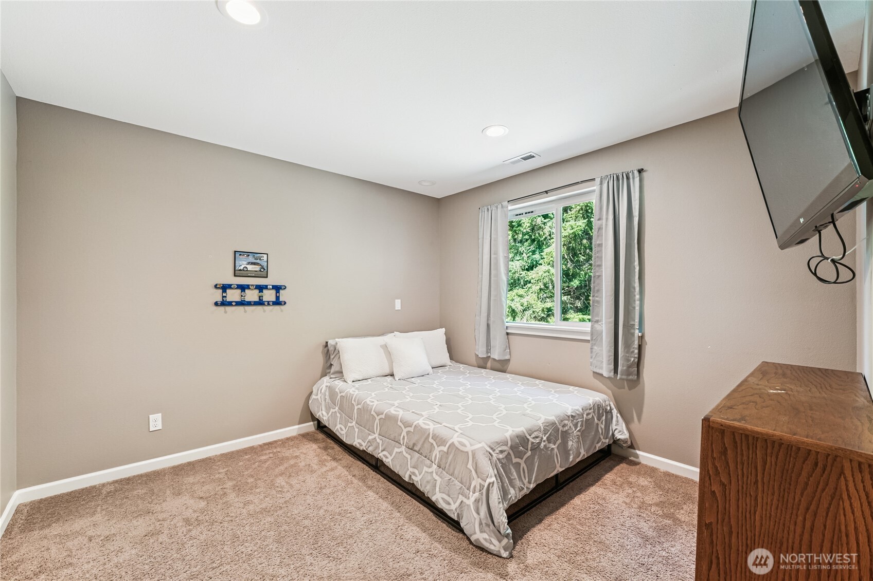 Seabeck, Washington, 98380, United States, 4 Bedrooms Bedrooms, ,3 BathroomsBathrooms,Residential,For Sale,1907301
