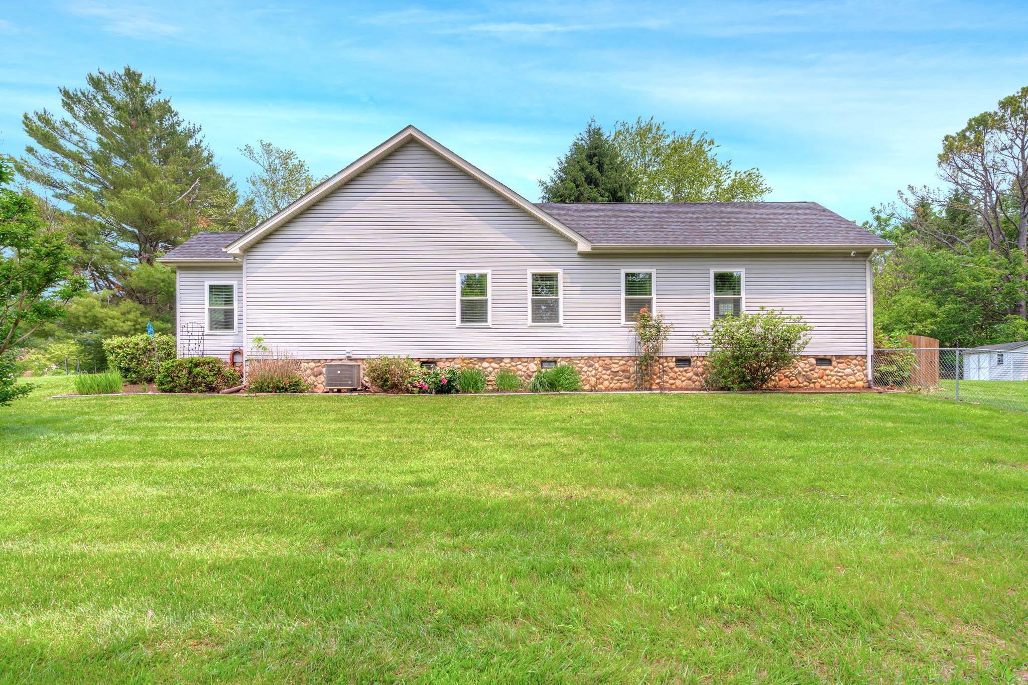 Blacksburg, Virginia, 24060, United States, 4 Bedrooms Bedrooms, ,3 BathroomsBathrooms,Residential,For Sale,1847433
