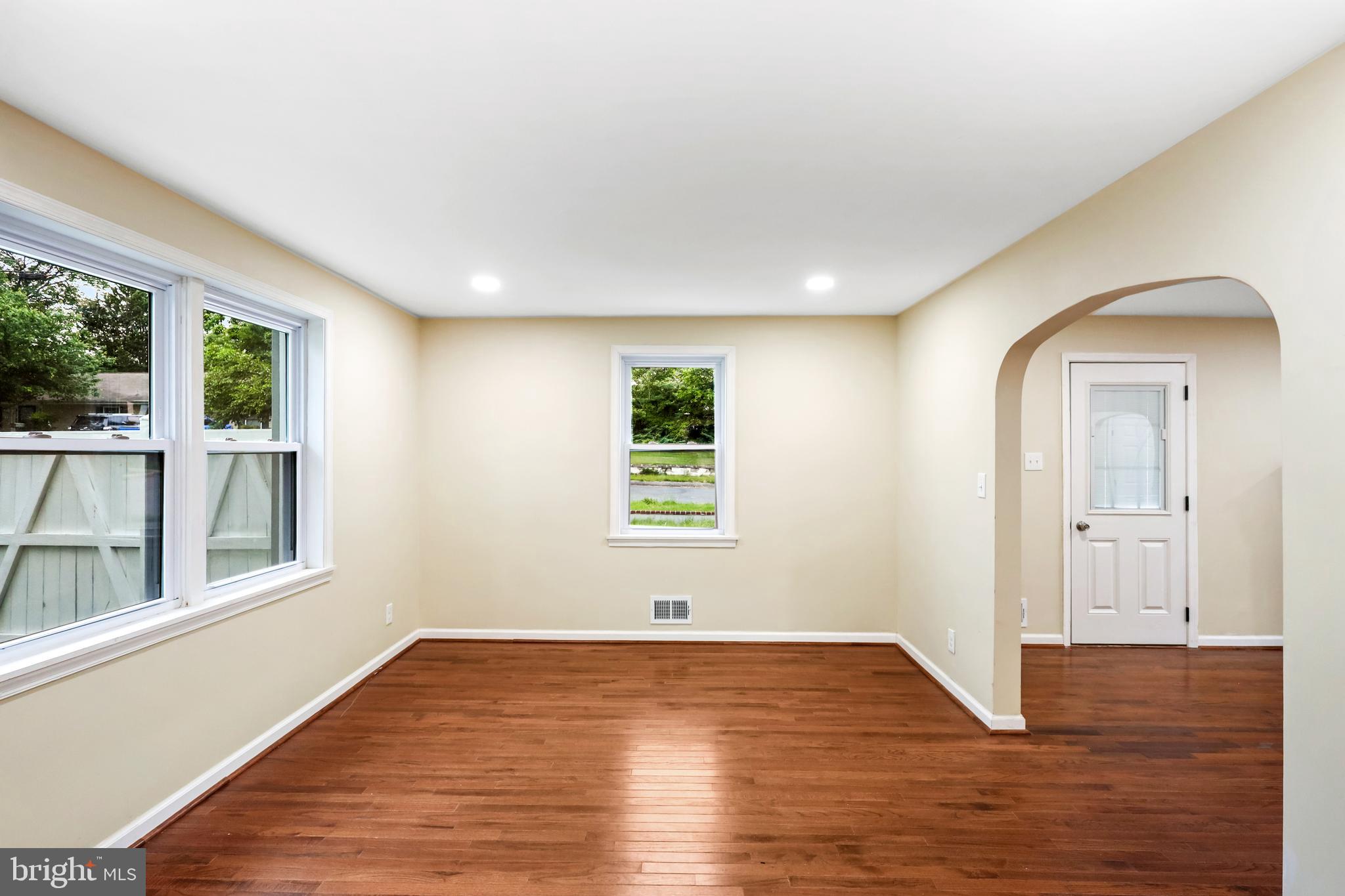 Glen Burnie, Maryland, 21061, United States, 4 Bedrooms Bedrooms, ,4 BathroomsBathrooms,Residential,For Sale,1900574