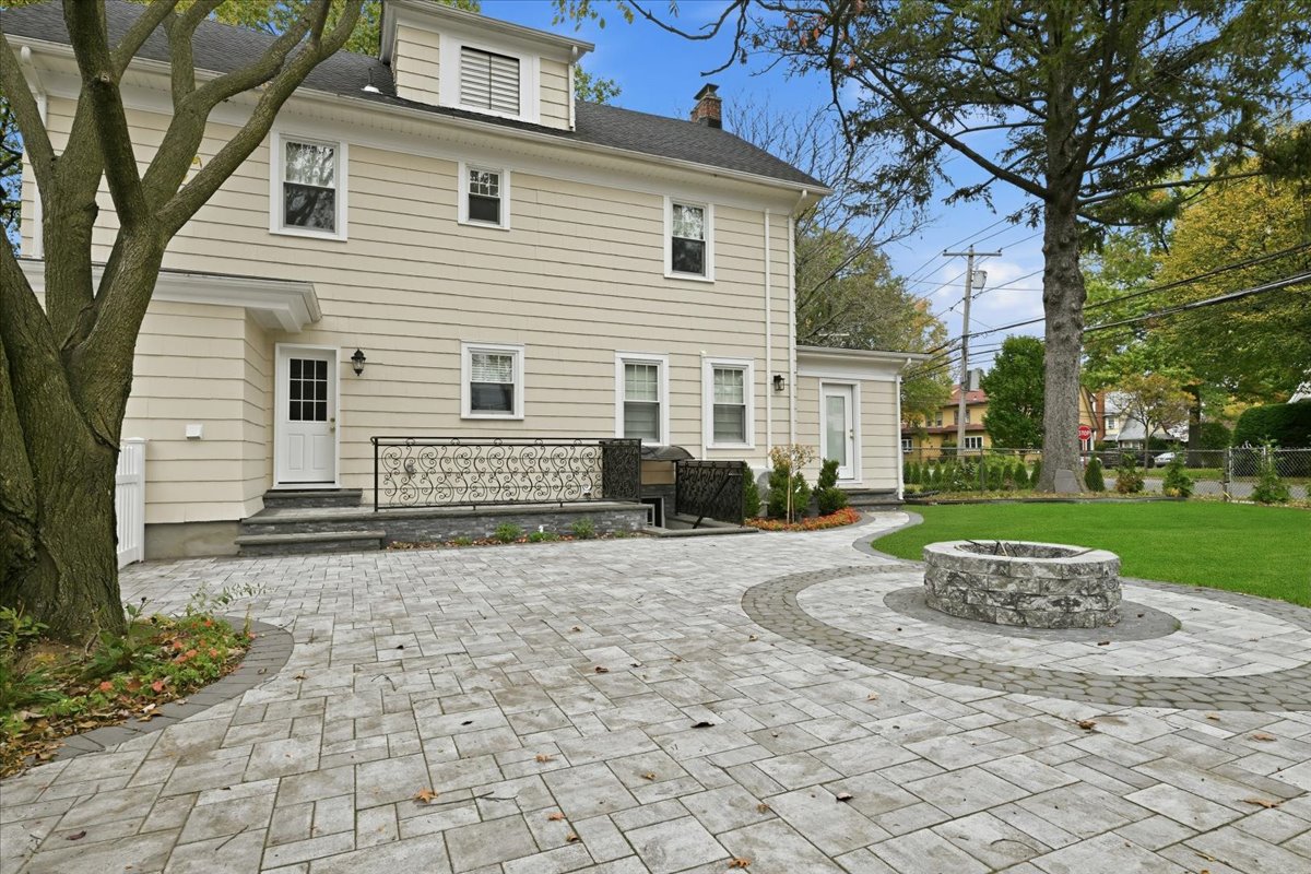 Floral Park, New York, 11001, United States, 4 Bedrooms Bedrooms, ,4 BathroomsBathrooms,Residential,For Sale,1977221