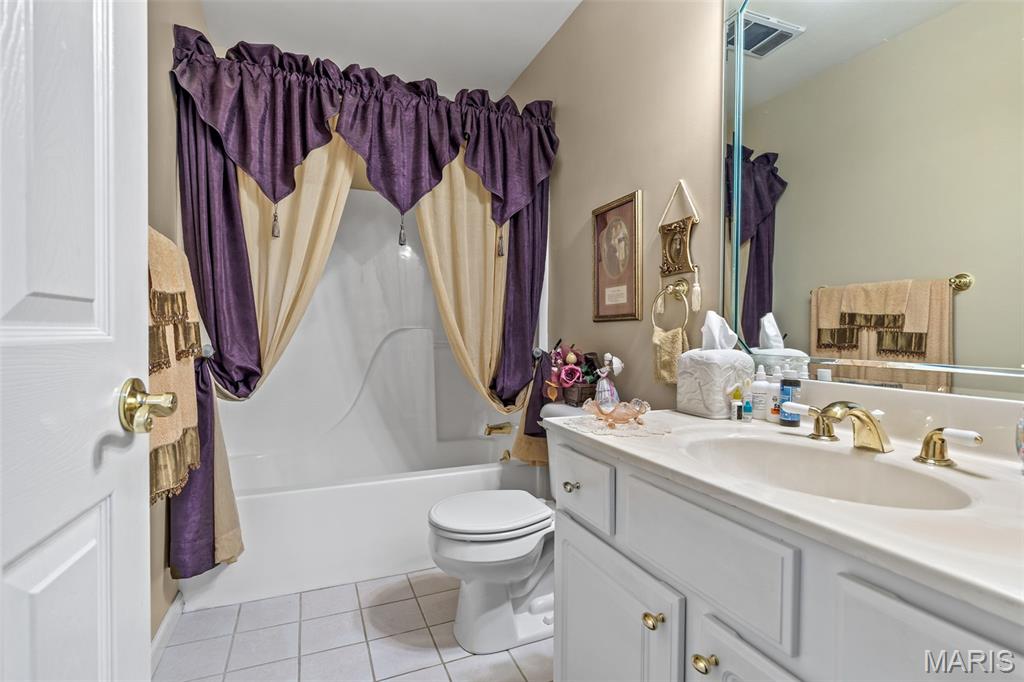 Farmington, Missouri, 63640, United States, 3 Bedrooms Bedrooms, ,3 BathroomsBathrooms,Residential,For Sale,1942281
