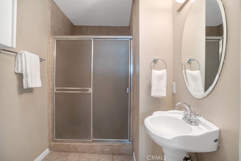 Woodland Hills, California, 91367, United States, 2 Bedrooms Bedrooms, ,3 BathroomsBathrooms,Residential,For Sale,1920124