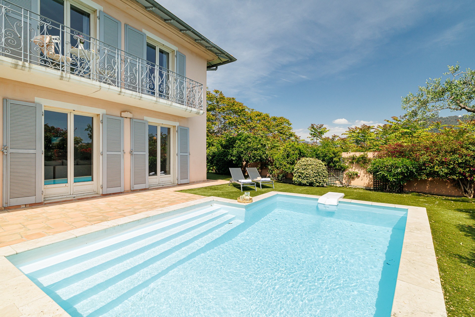  Nice Cimiez property with main house, 9 rental units, pool and large garage inv… - 物件實景