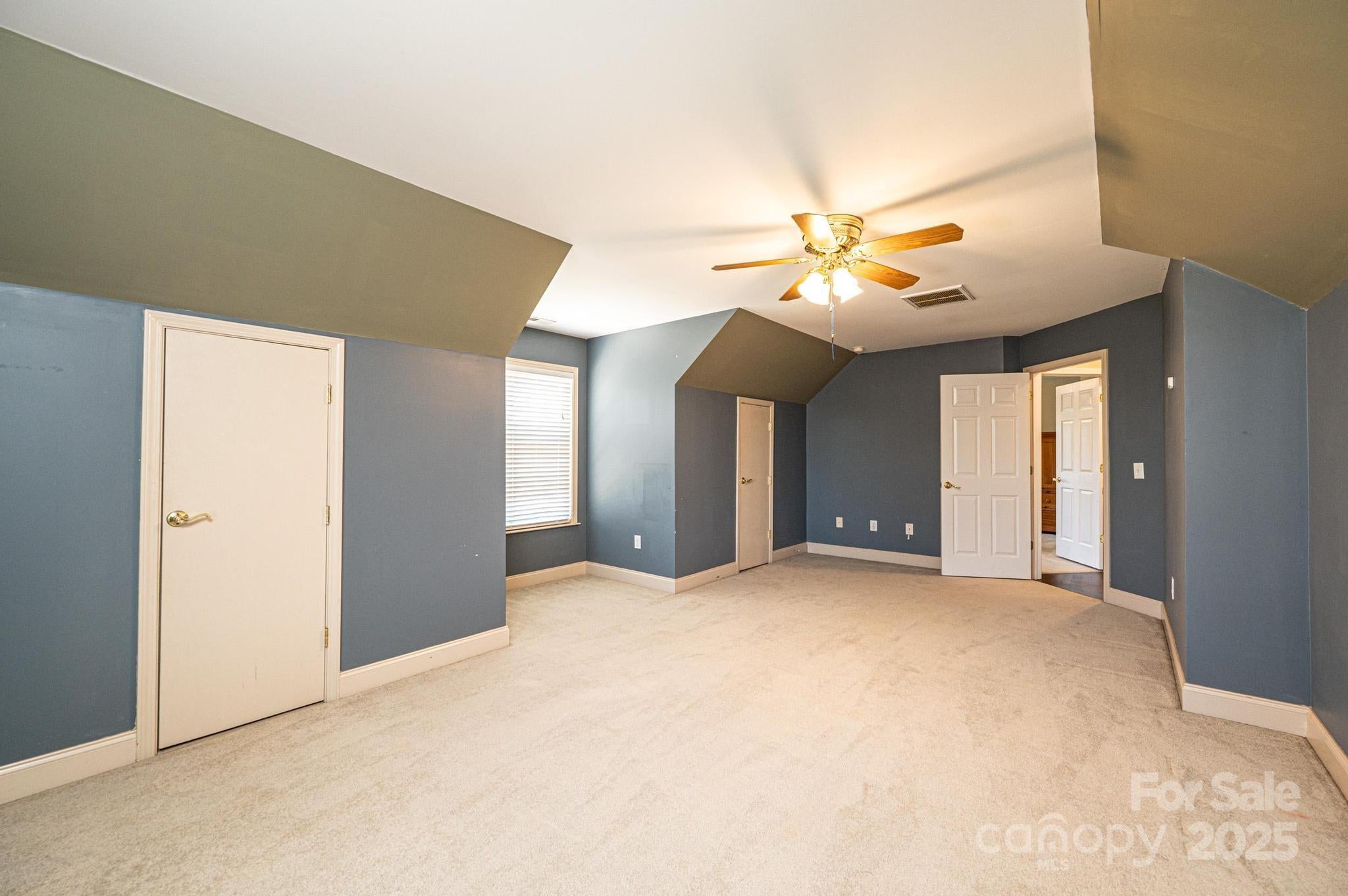 Hickory, North Carolina, 28601, United States, 5 Bedrooms Bedrooms, ,5 BathroomsBathrooms,Residential,For Sale,1758743