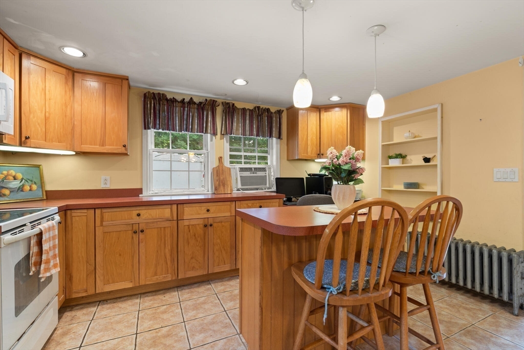 North Attleboro, Massachusetts, 02760, United States, 5 Bedrooms Bedrooms, ,2 BathroomsBathrooms,Residential,For Sale,1939439