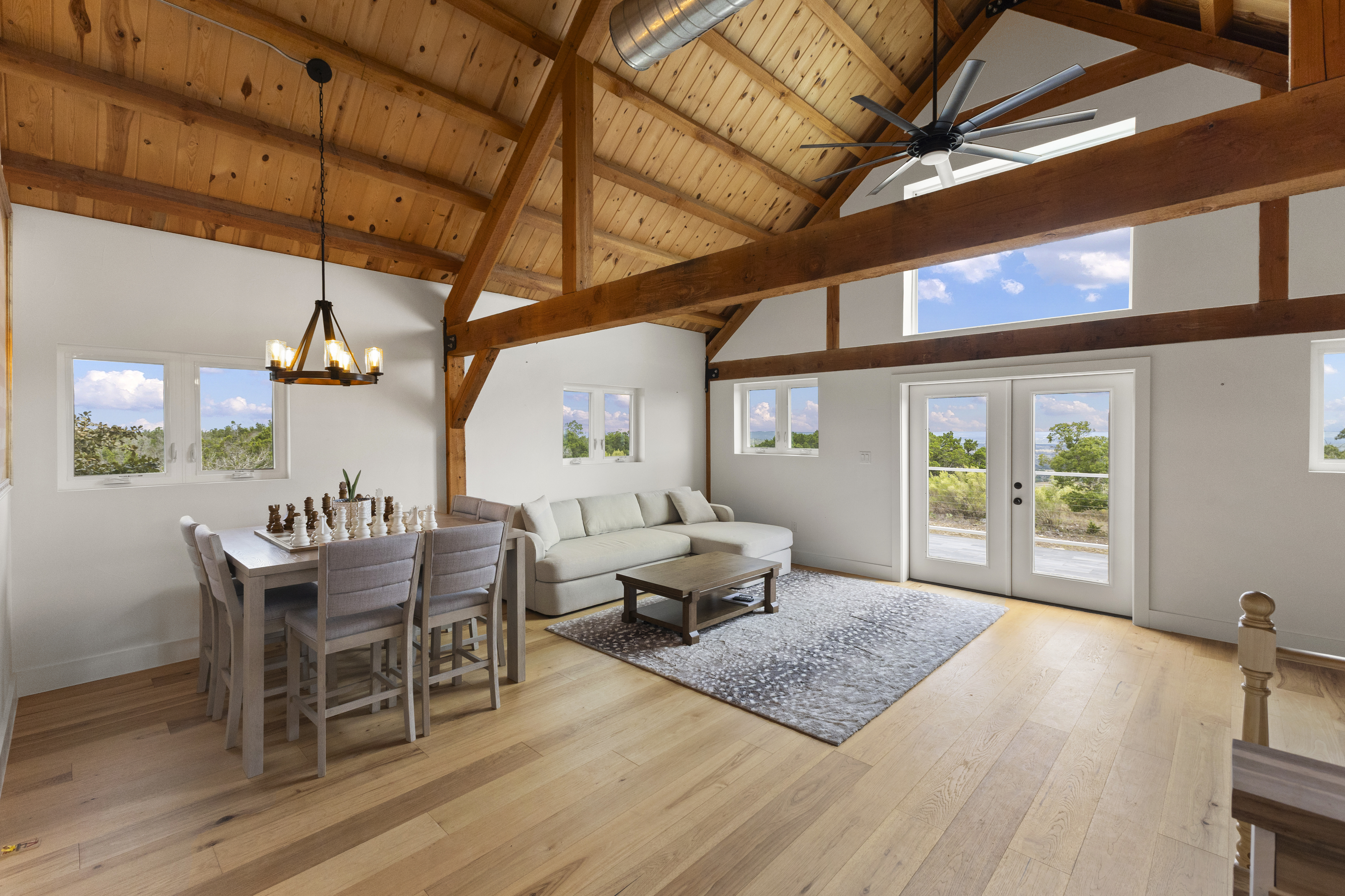 Hilltop Barndominium on 15+ Acres - 物件實景