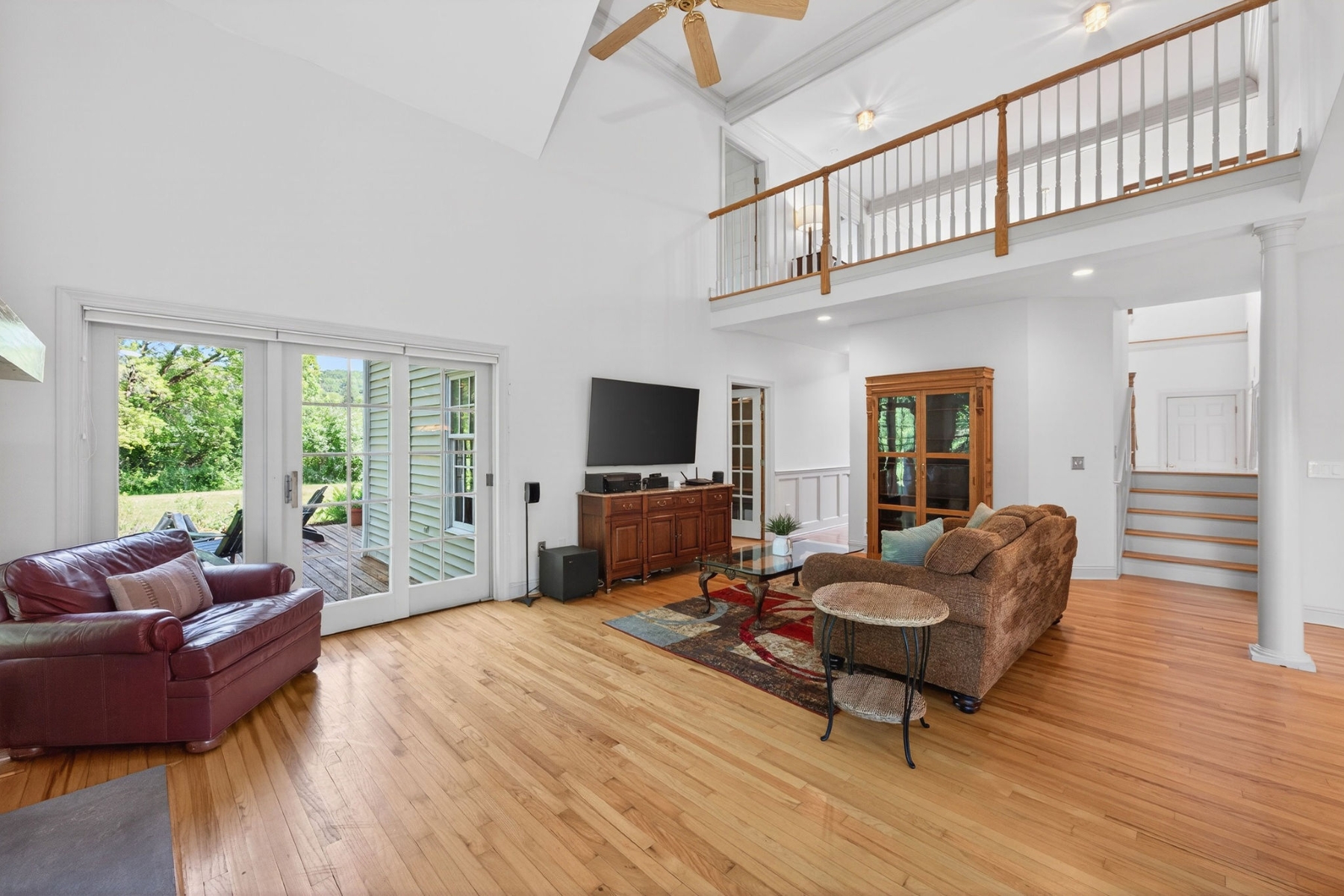  ?Hill View Farms? Neighborhood Colonial Offers Convenience and Tranquility - 物件實景