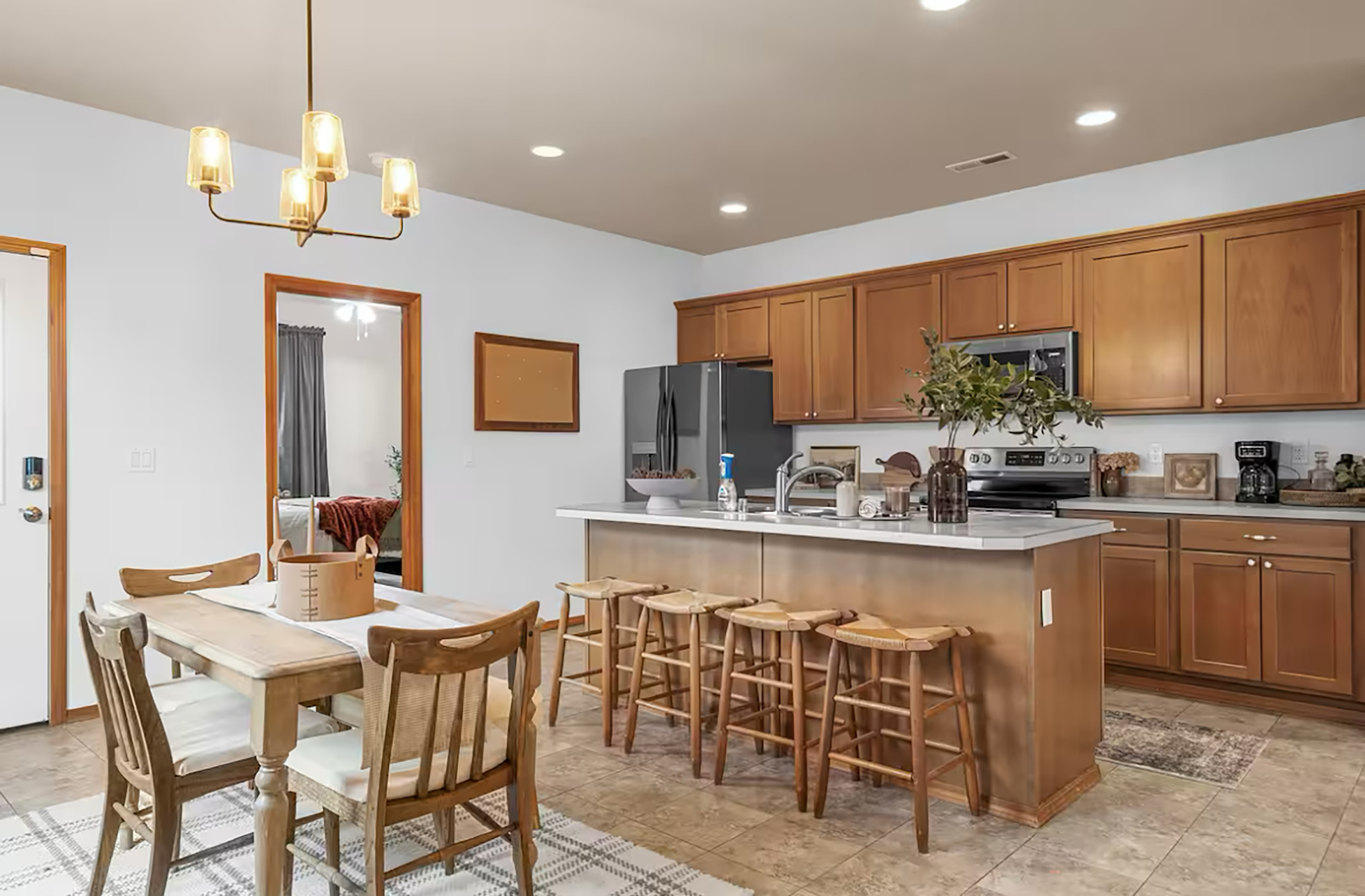  Move-In Ready &Open-Concept Living - 物件實景