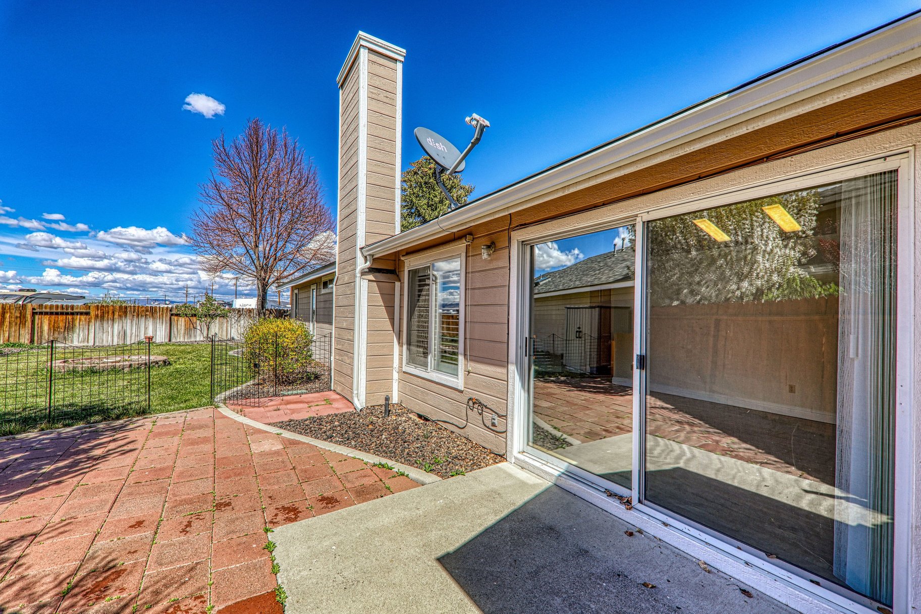  3 Bedrooms, 2 bath, 2 car garage, single level home in Minden NV - 物件實景