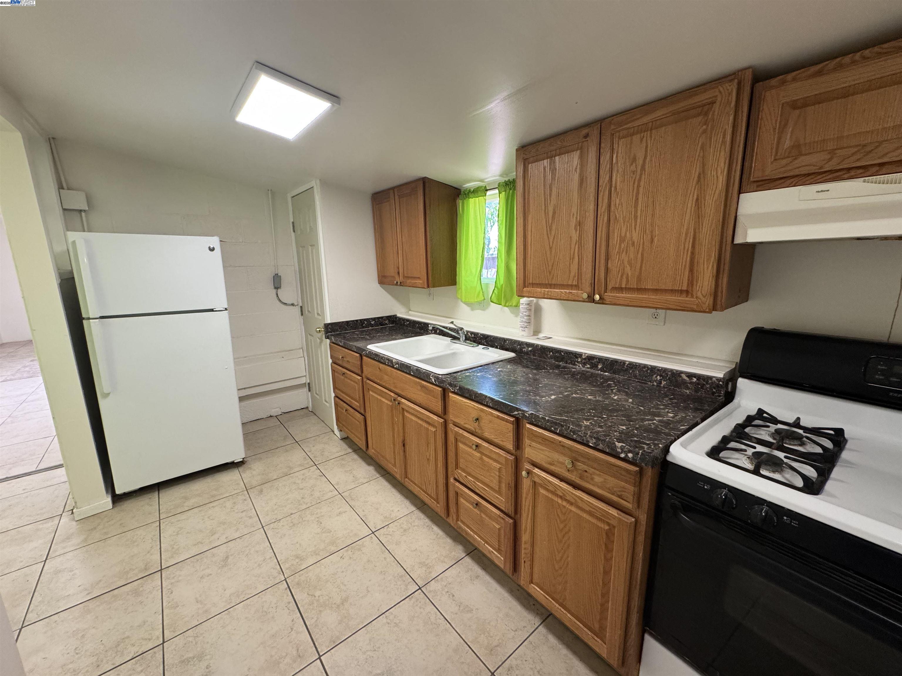 Fremont, California, 94536, United States, 2 Bedrooms Bedrooms, ,1 BathroomBathrooms,Residential,For Sale,1906886