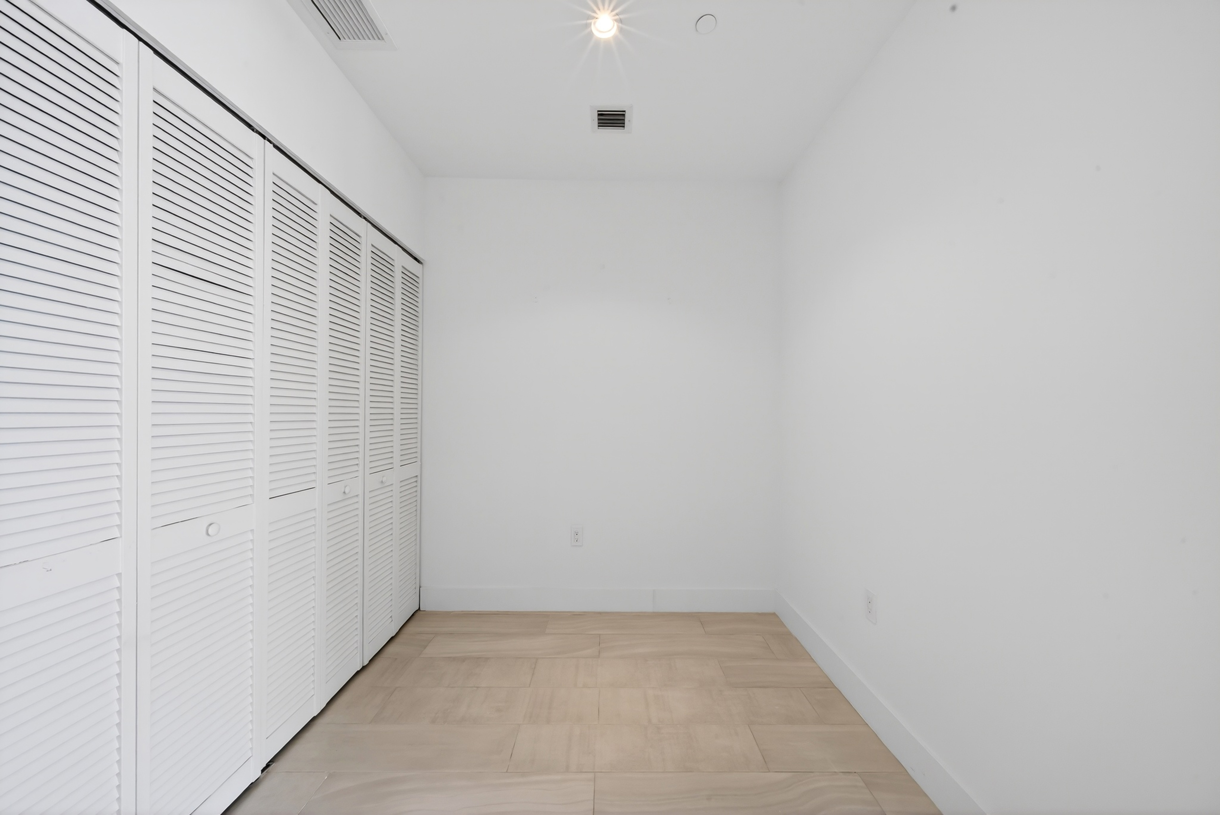  2000 Metropica Way, Sunrise, FL, 33323 - 物件實景