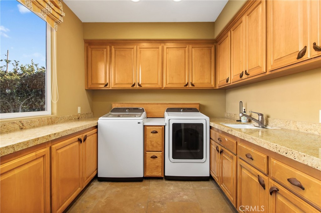 San Diego, California, 92107, United States, 6 Bedrooms Bedrooms, ,5 BathroomsBathrooms,Residential,For Sale,1843009