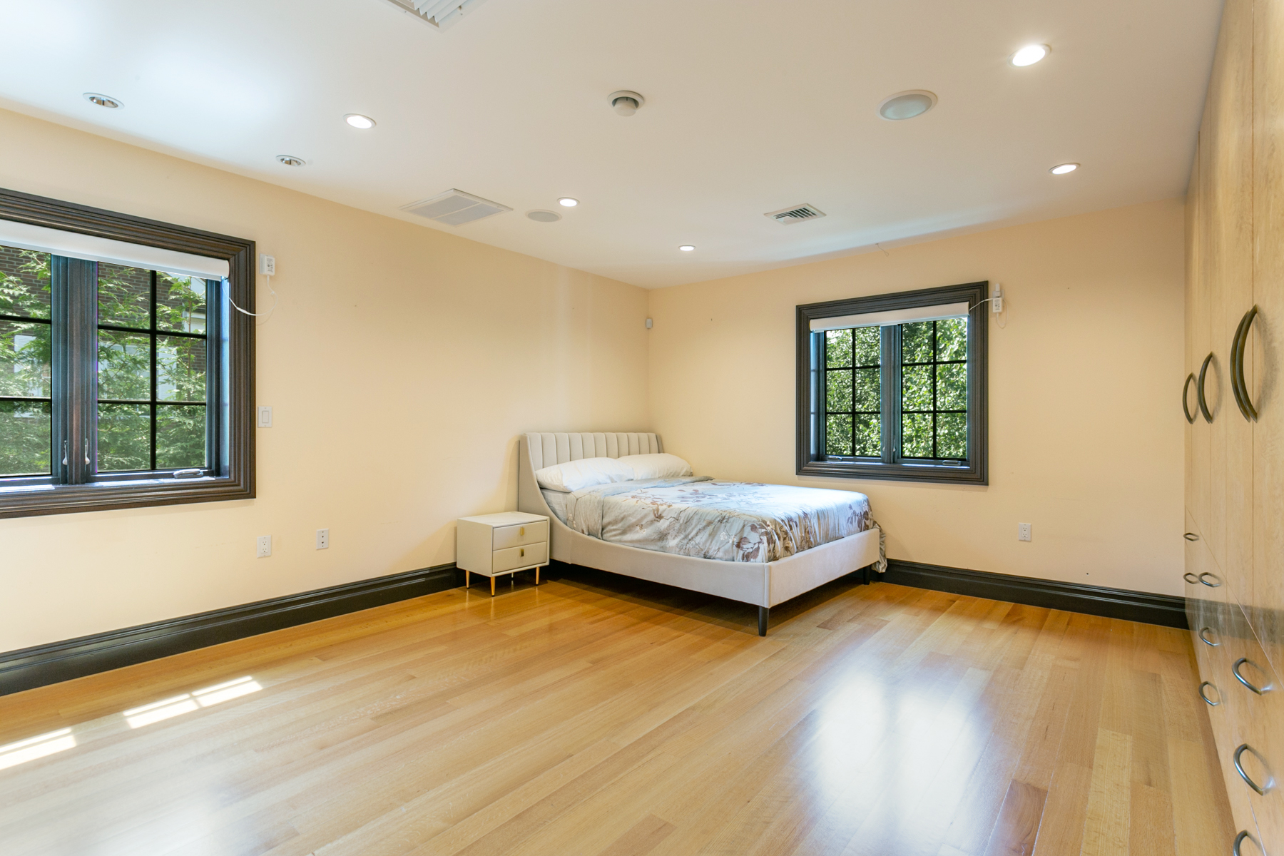  ?GREEK REVIVAL CENTER HALL COLONIAL? - 物件實景