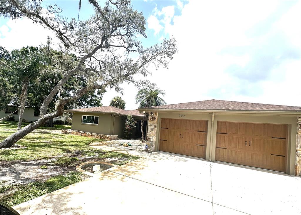 945 Bayshore Drive, Tarpon Springs, Florida, 34689, United States, 3 Bedrooms Bedrooms, ,2 BathroomsBathrooms,Residential,For Sale,945 Bayshore Drive,1675111