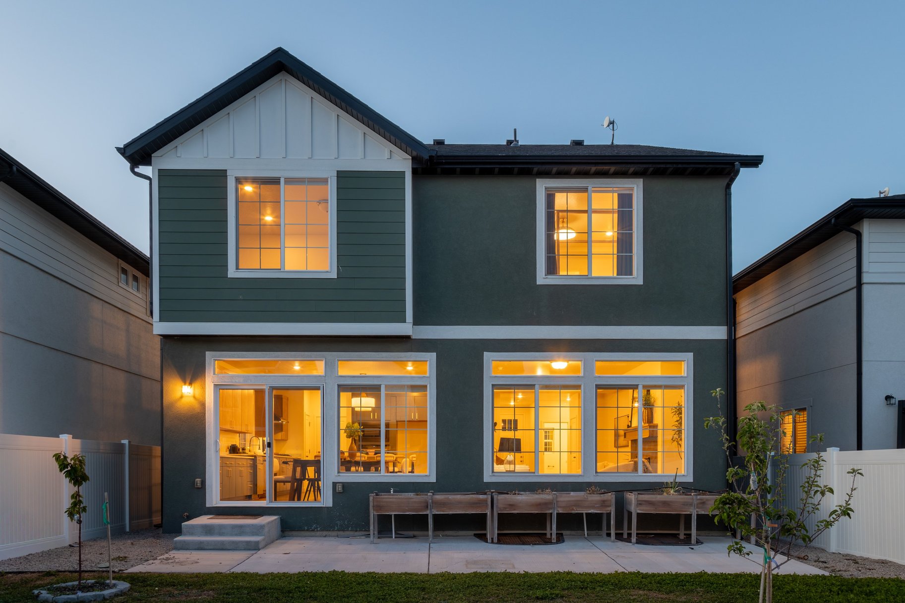  Fresh, Bright & Beautiful 2-Story Home - 物件實景