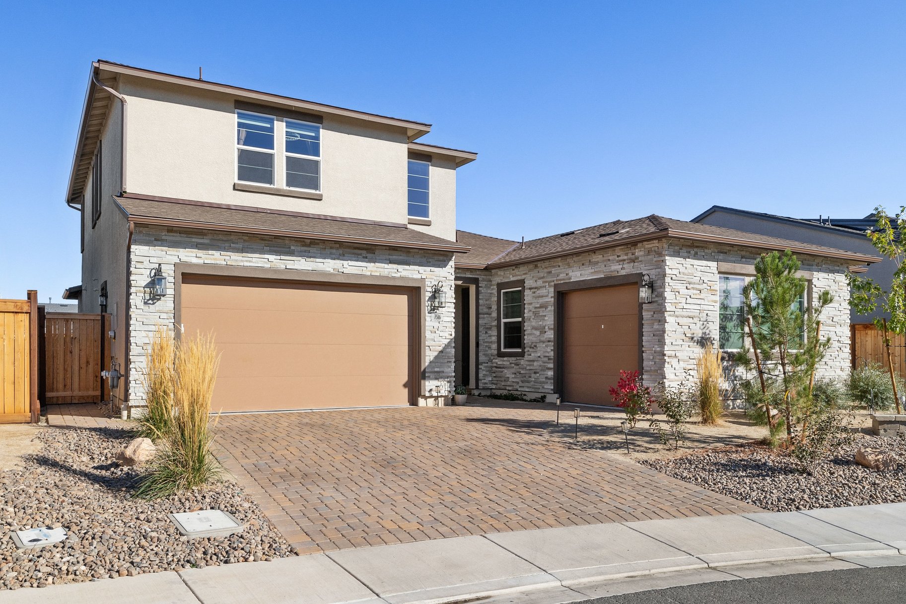  Multi-Gen Living. Mountain Views. A Backyard That