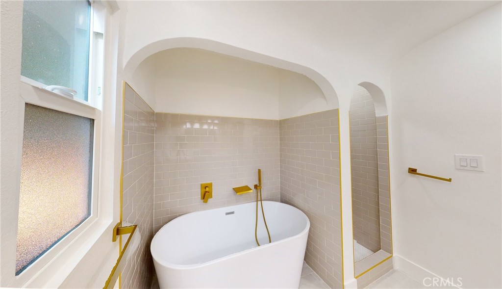 LOS ANGELES, California, 90018, United States, 3 Bedrooms Bedrooms, ,2 BathroomsBathrooms,Residential,For Sale,1747576