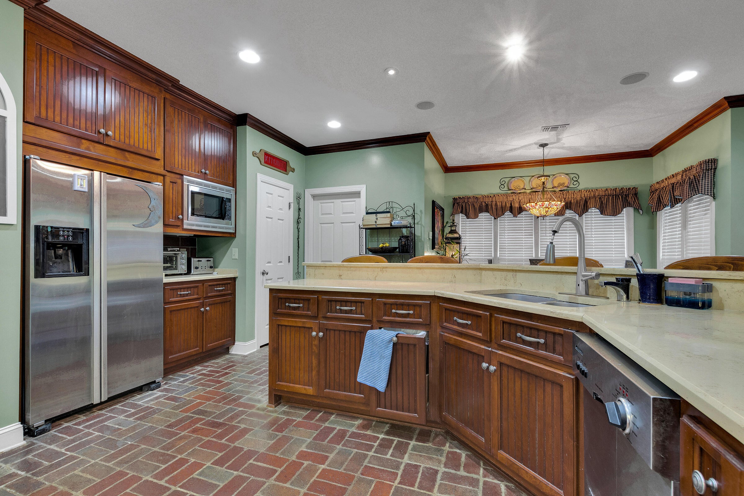 Fulton, Mississippi, 38843, United States, 4 Bedrooms Bedrooms, ,4 BathroomsBathrooms,Residential,For Sale,1976372