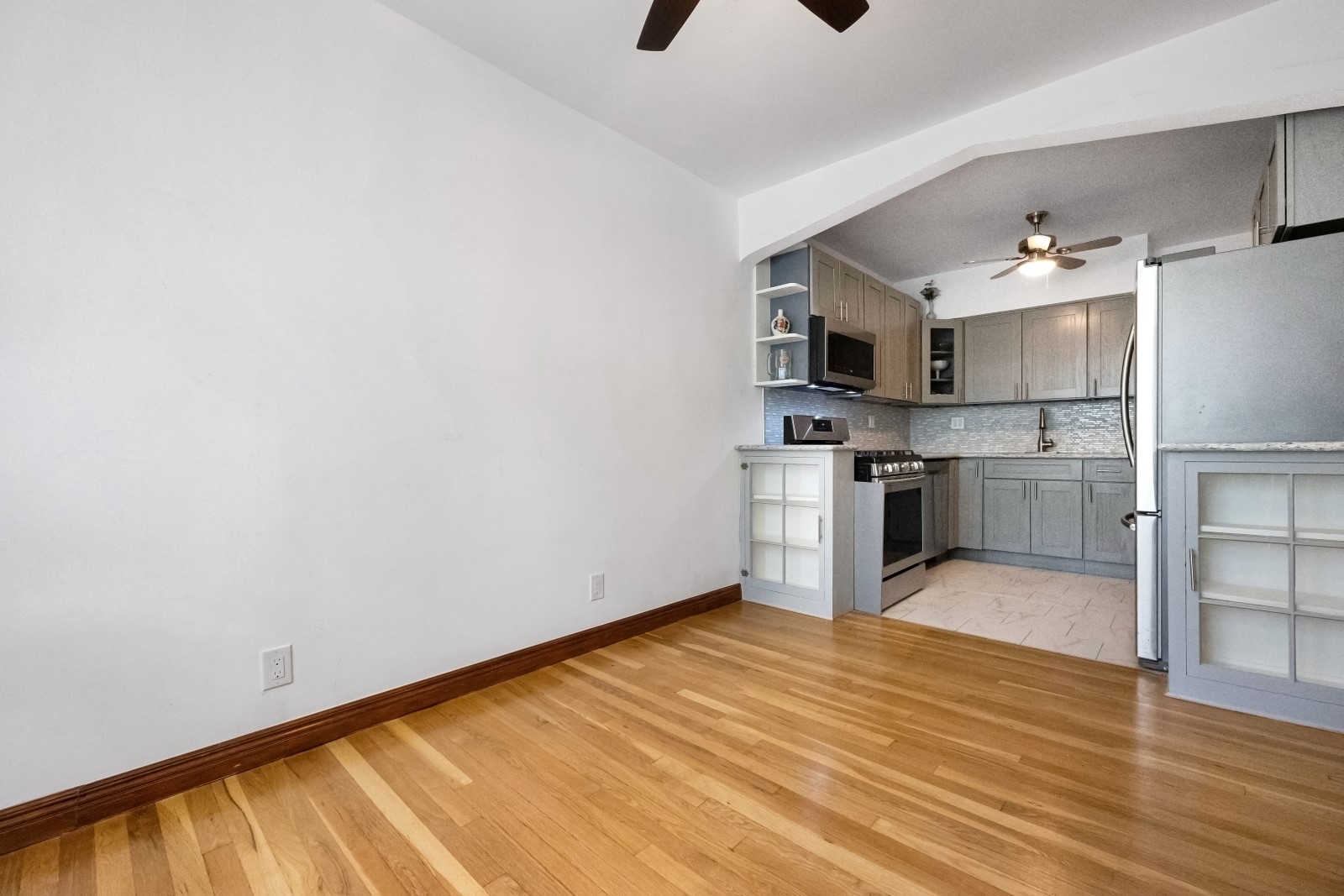 Glendale, New York, 11385, United States, 2 Bedrooms Bedrooms, ,1 BathroomBathrooms,Residential,For Sale,1903422