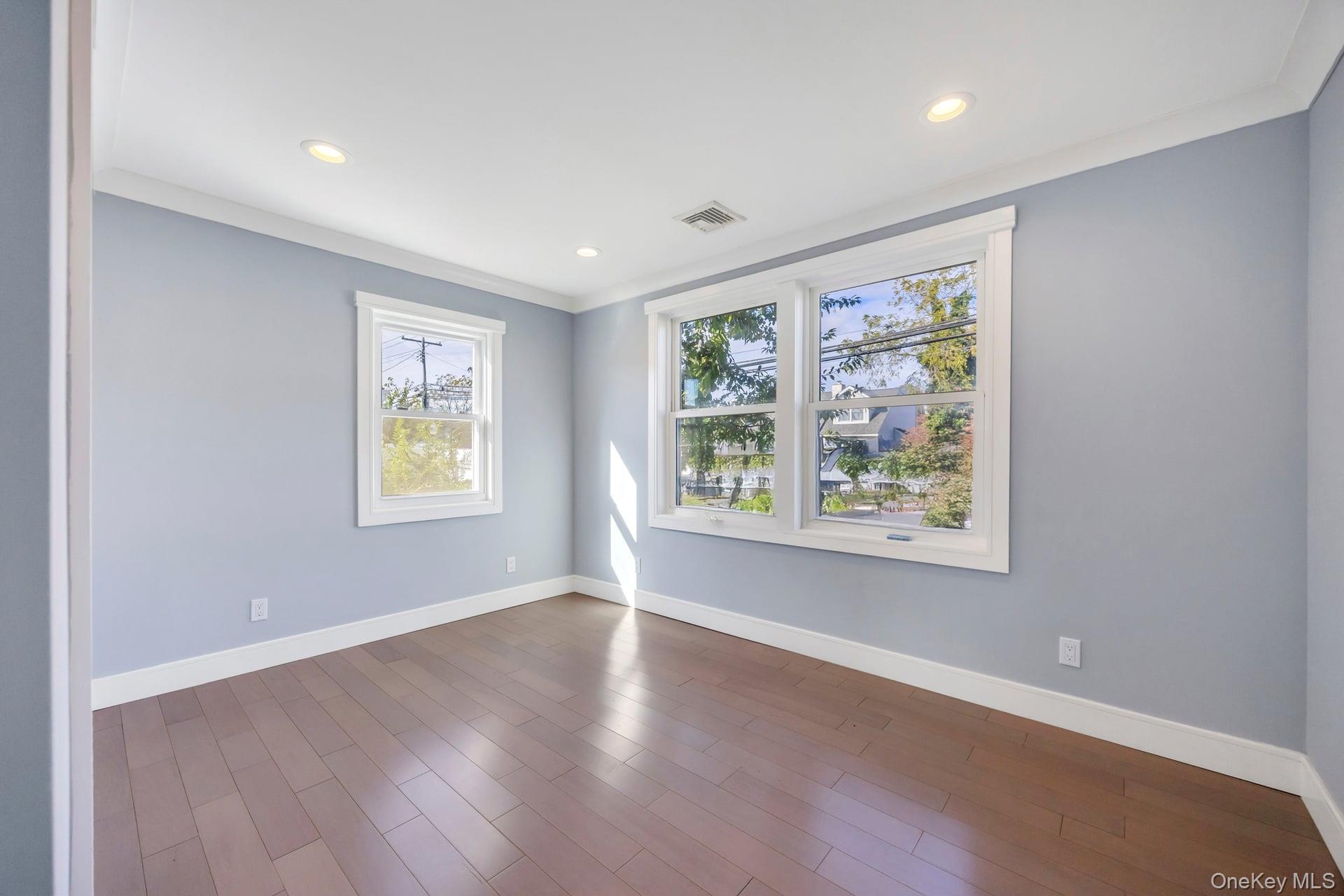 Lindenhurst, New York, 11757, United States, 4 Bedrooms Bedrooms, ,2 BathroomsBathrooms,Residential,For Sale,1965289