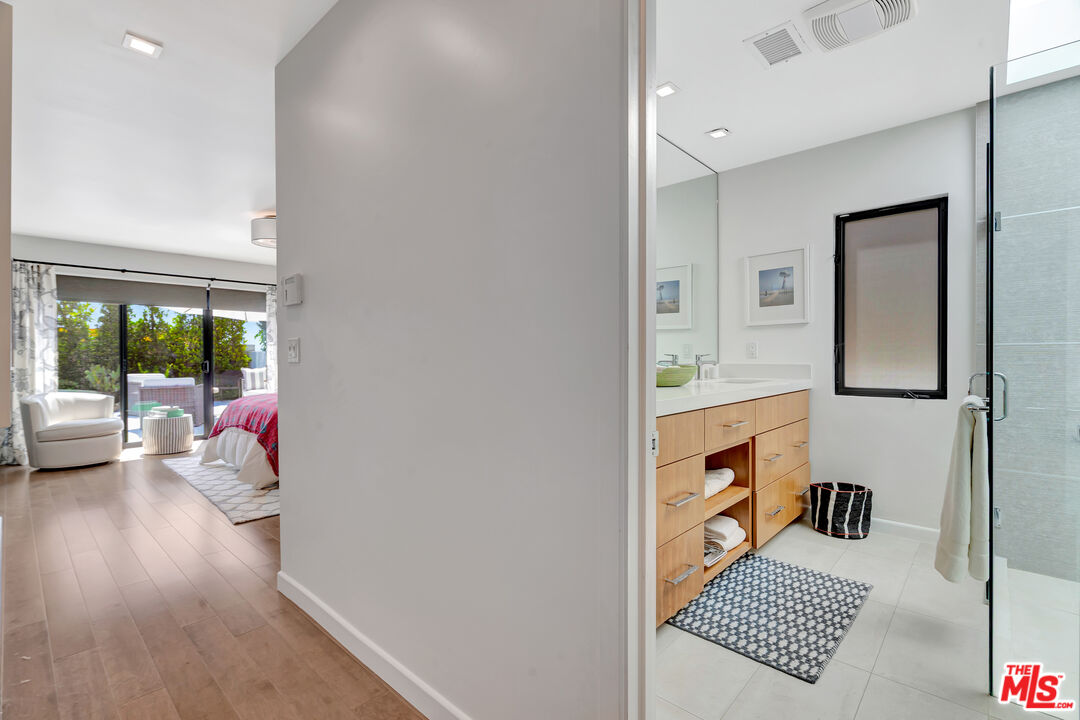 Malibu, California, 90265, United States, 4 Bedrooms Bedrooms, ,3 BathroomsBathrooms,Residential,For Sale,1925740