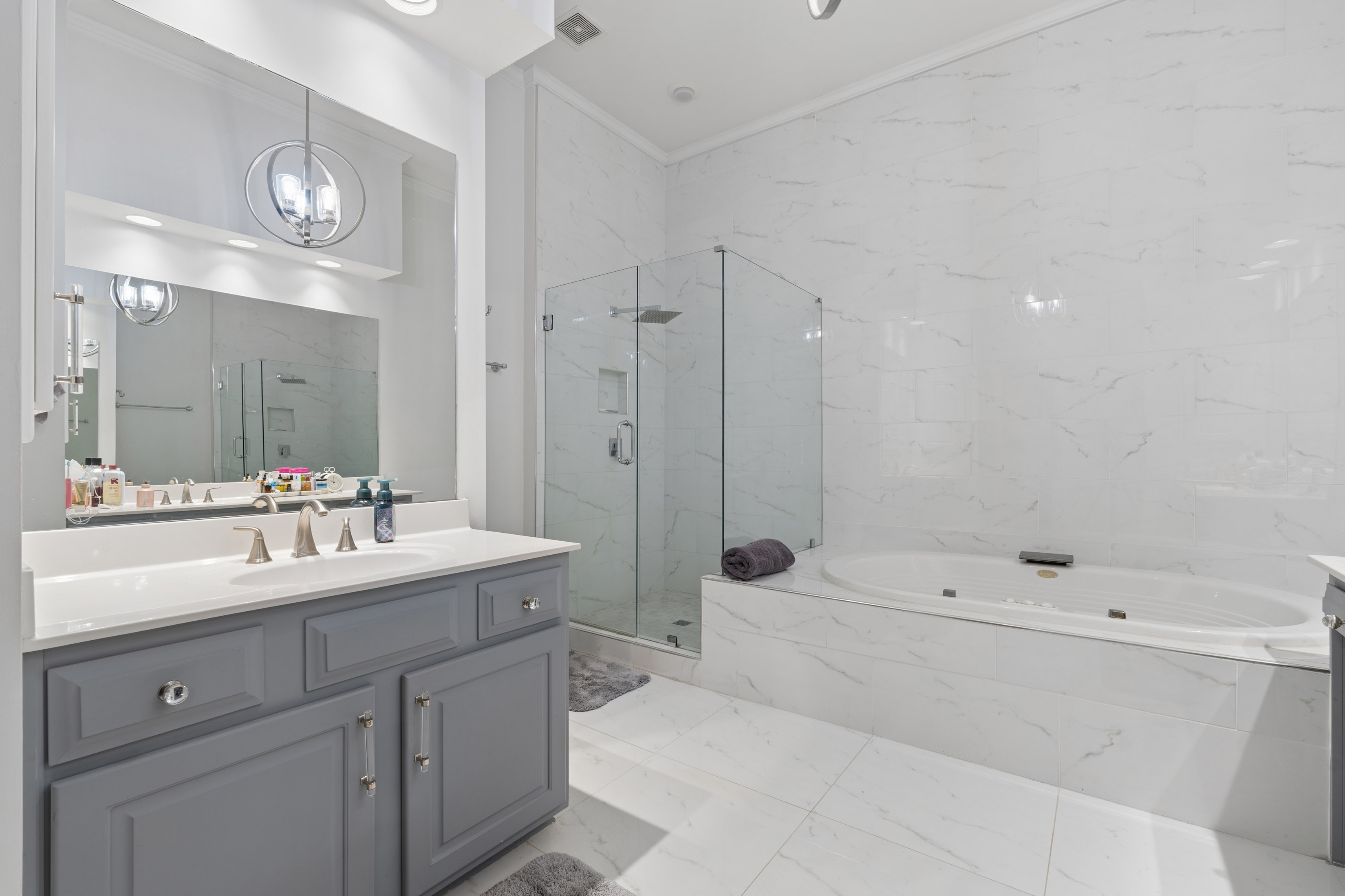  Elegant and Light-filled Townhome in Gated Olde Ivy at Vinings Community - 物件實景