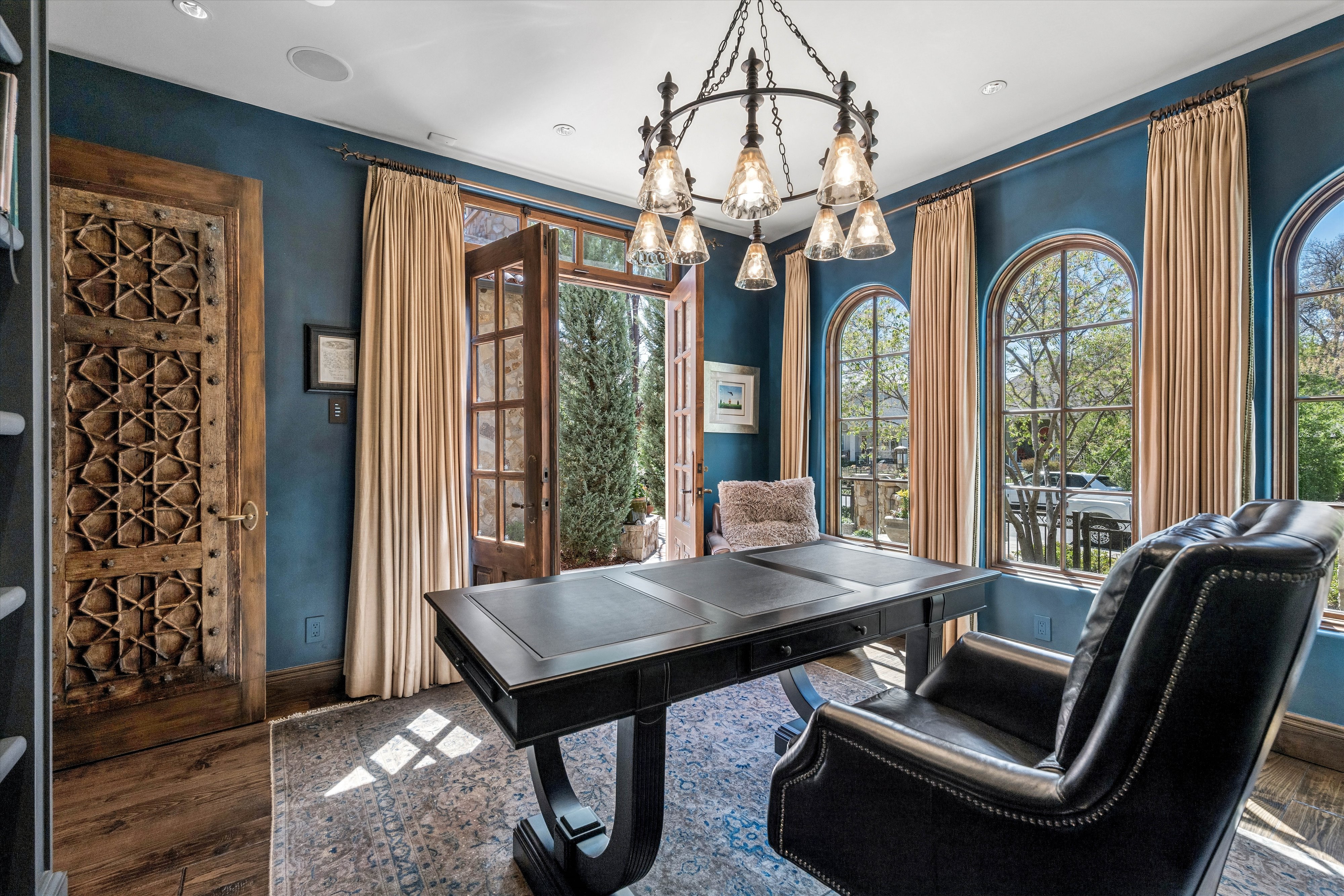  Rare Spanish Colonial Revival Home in One of Observatory Park - 物件實景