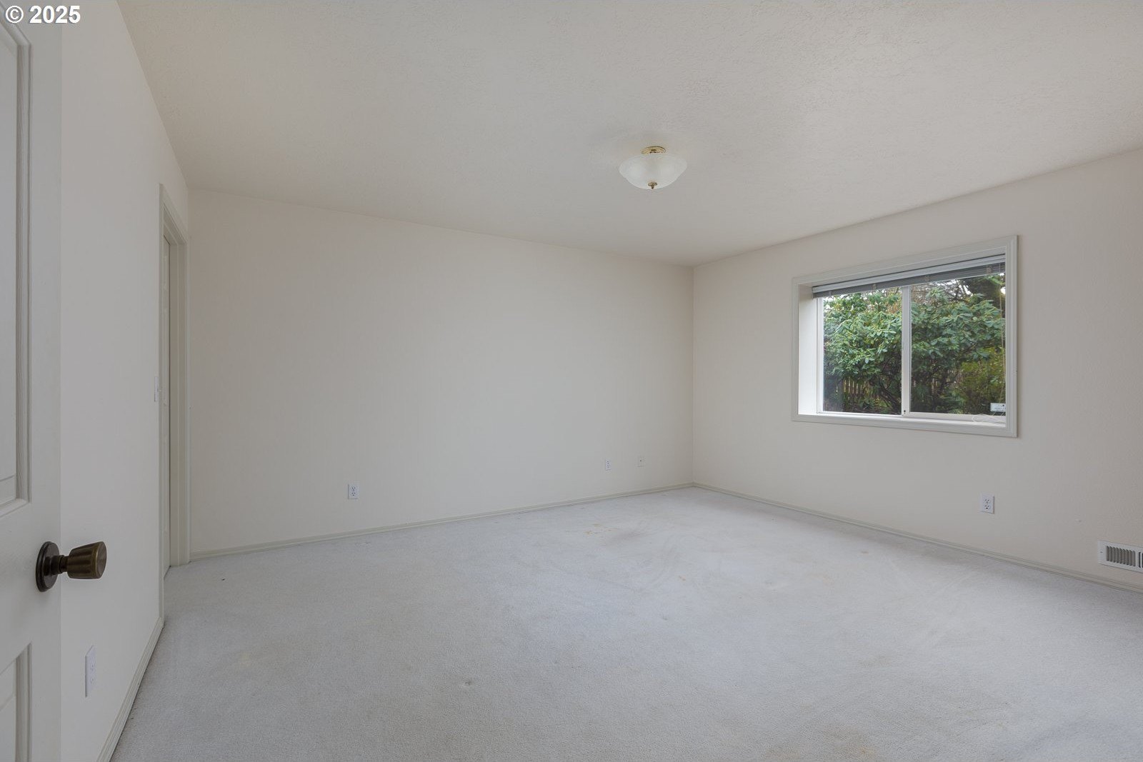 Toledo, Oregon, 97391, United States, 6 Bedrooms Bedrooms, ,4 BathroomsBathrooms,Residential,For Sale,1722214